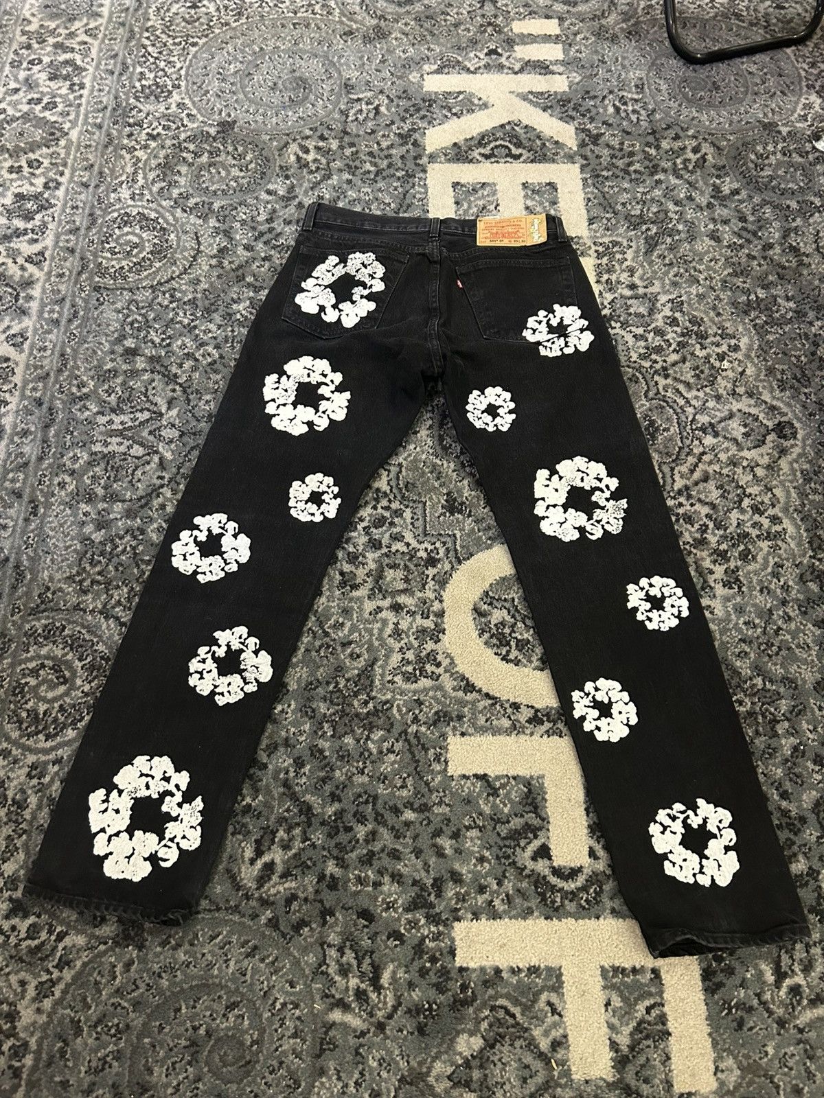 DENIM TEARS Denim Tears X Levis Cotton Wreath Black Jeans Size US 33 - 2 Thumbnail