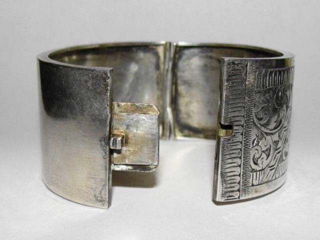 Designer Victorian Etched Aesthetic Movement Sterling Bangle Bracelet Size ONE SIZE - 5 Thumbnail