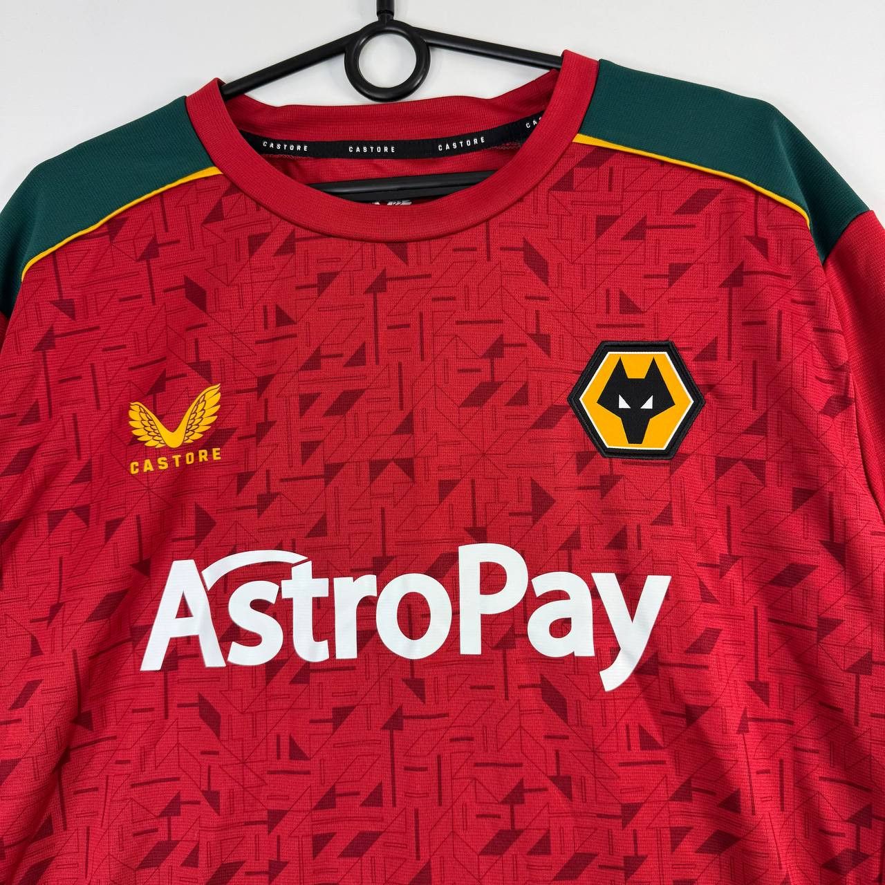 Castore Castore Wolverhampton Wanderers 2023/24 Training Shirt XXL Size US XXL / EU 58 / 5 - 2 Thumbnail