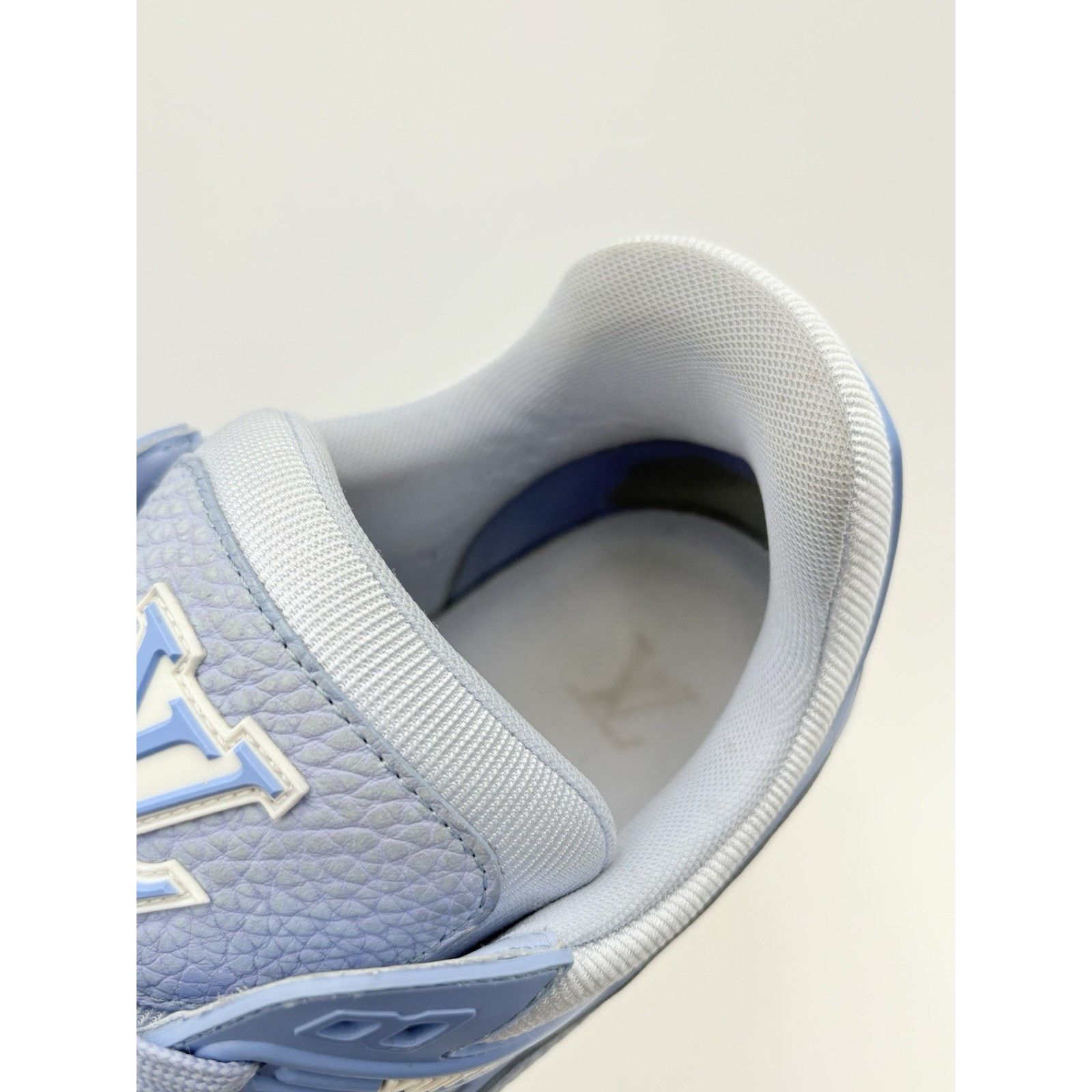 Louis Vuitton Louis Vuitton Trainer ' Light Blue White ' | GREAT COND! Size US 12.5 / EU 45-46 - 12 Thumbnail