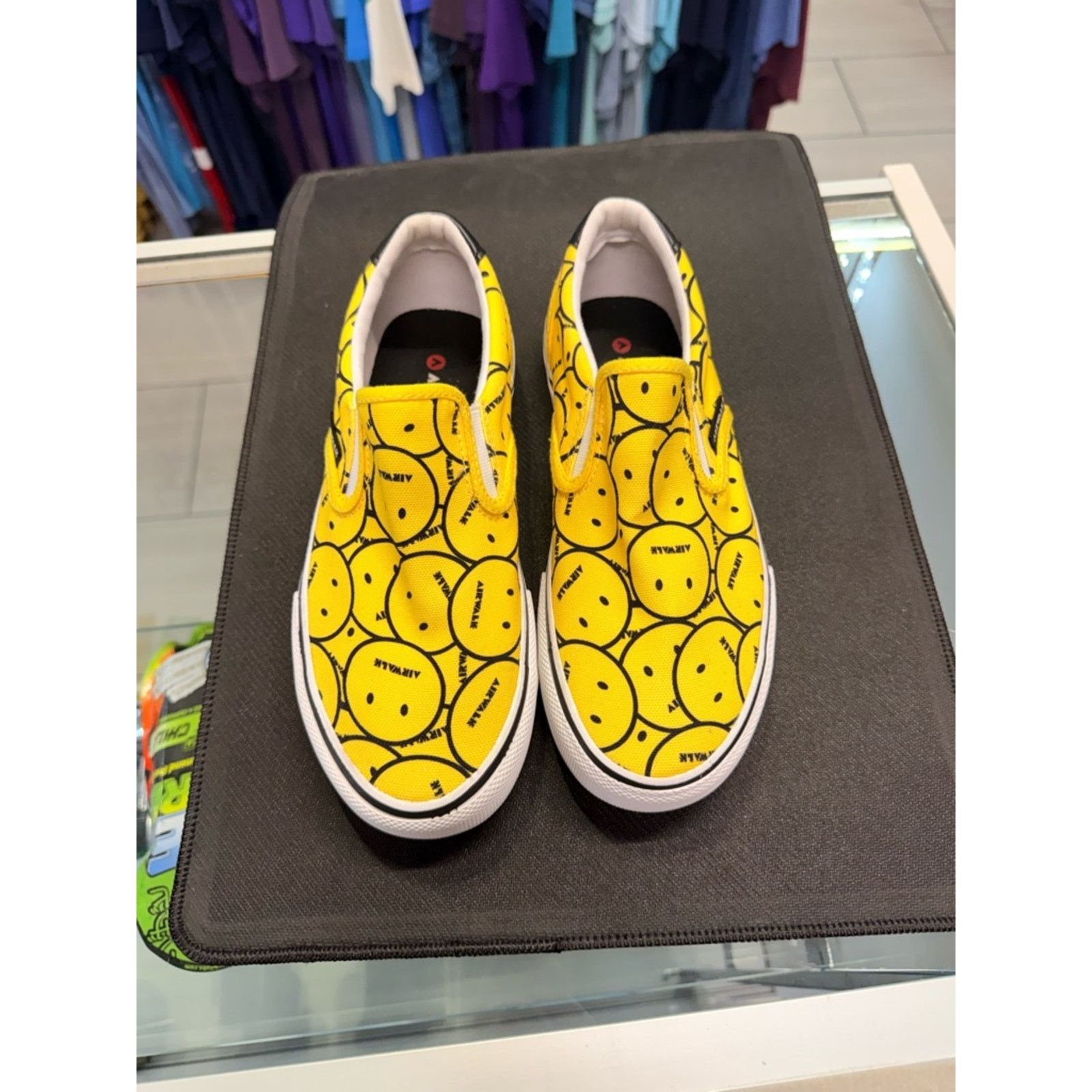 Airwalk Airwalk Smiley Face Yellow Slip-On Canvas Sneakers Size US 6.5 / IT 36.5 - 2 Thumbnail