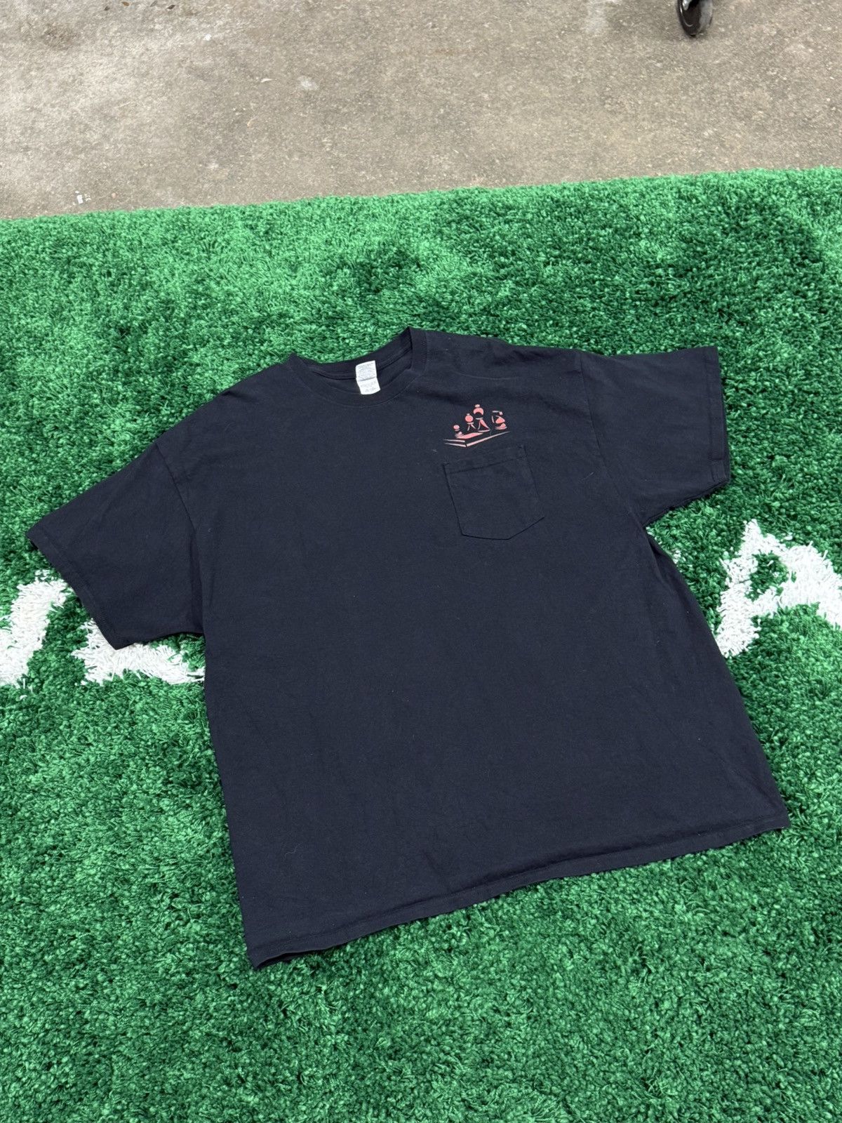 Gildan × Vintage Vintage Chess Pocket Tee Black Gilidan 2XL XXL Size US XXL / EU 58 / 5 - 1 Thumbnail