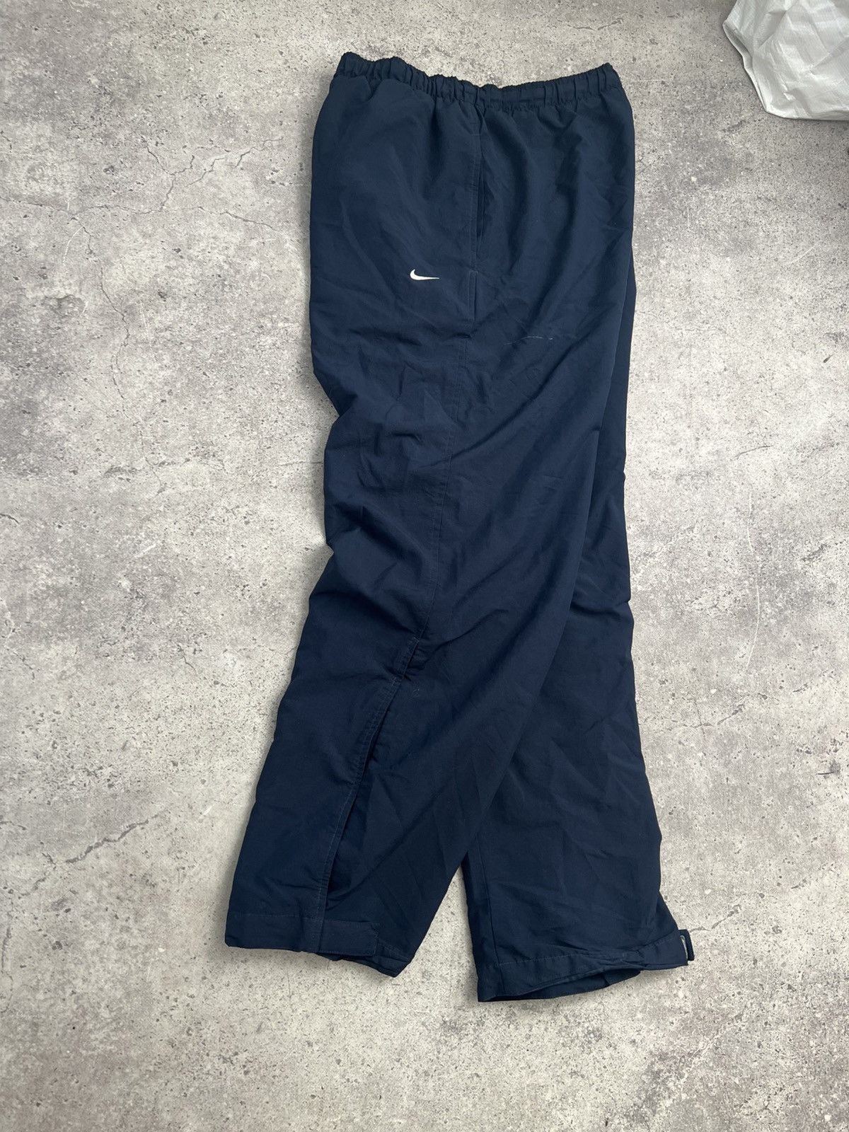 Nike Vintage Nike Nylon Pants Size US 34 / EU 50 - 2 Thumbnail