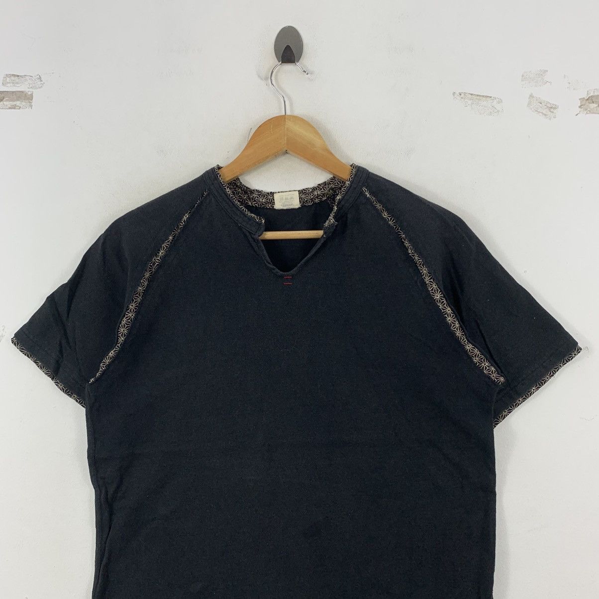 Japanese Brand ETERNAL CONCEPT Japanese Brand V-Neck Short Sleeve Tshirt Size US M / EU 48-50 / 2 - 3 Thumbnail