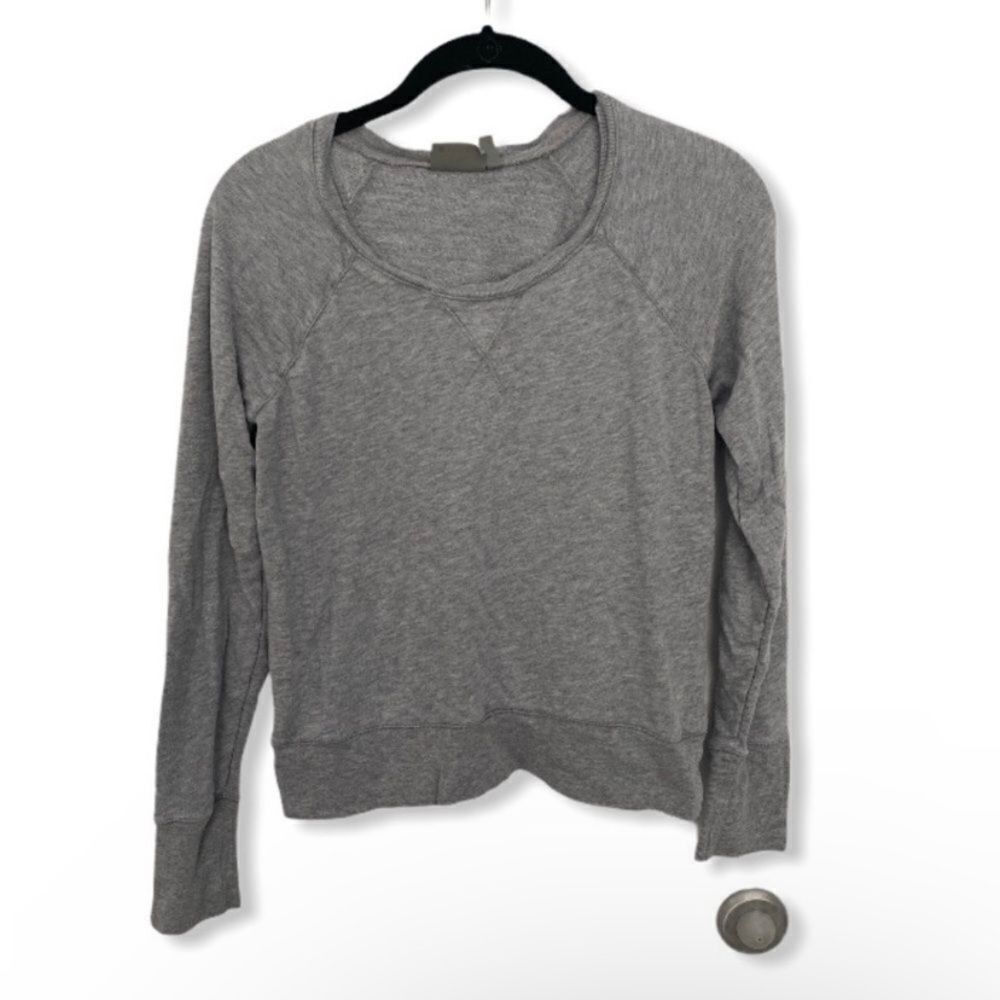 Athleta Athleta Gray Pullover Sweatshirt Size XS Long Sleeve Crewnec Size XS / US 0-2 / IT 36-38 - 1 Thumbnail