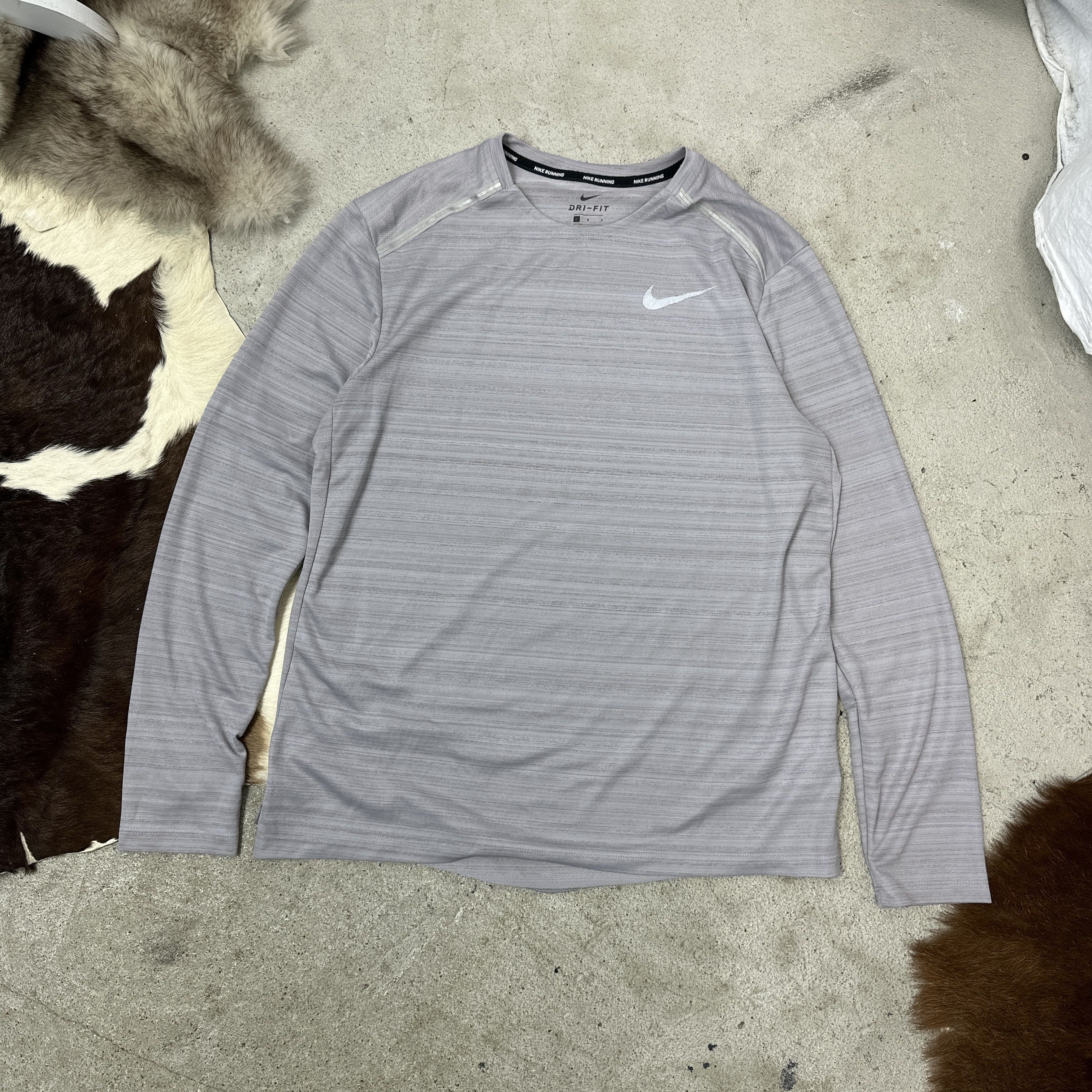 Nike Vintage Sporty Active Nike Running Dri-Fit Longsleeve 00s Size US L / EU 52-54 / 3 - 1 Thumbnail