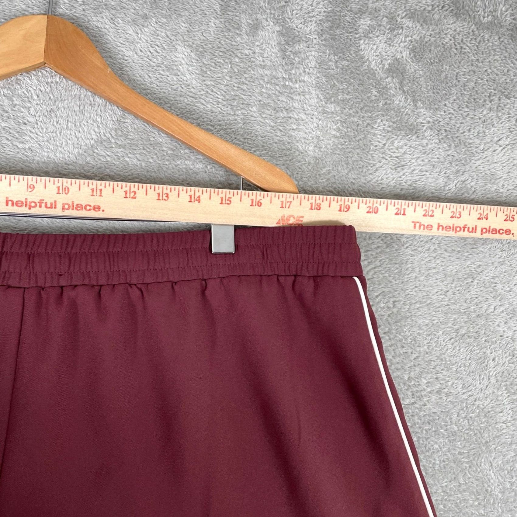 Abercrombie & Fitch Abercrombie & Fitch Shorts Womens XL Burgundy Side Stripe Athletic Loungewear Size 26" / US 2 / IT 38 - 7 Thumbnail
