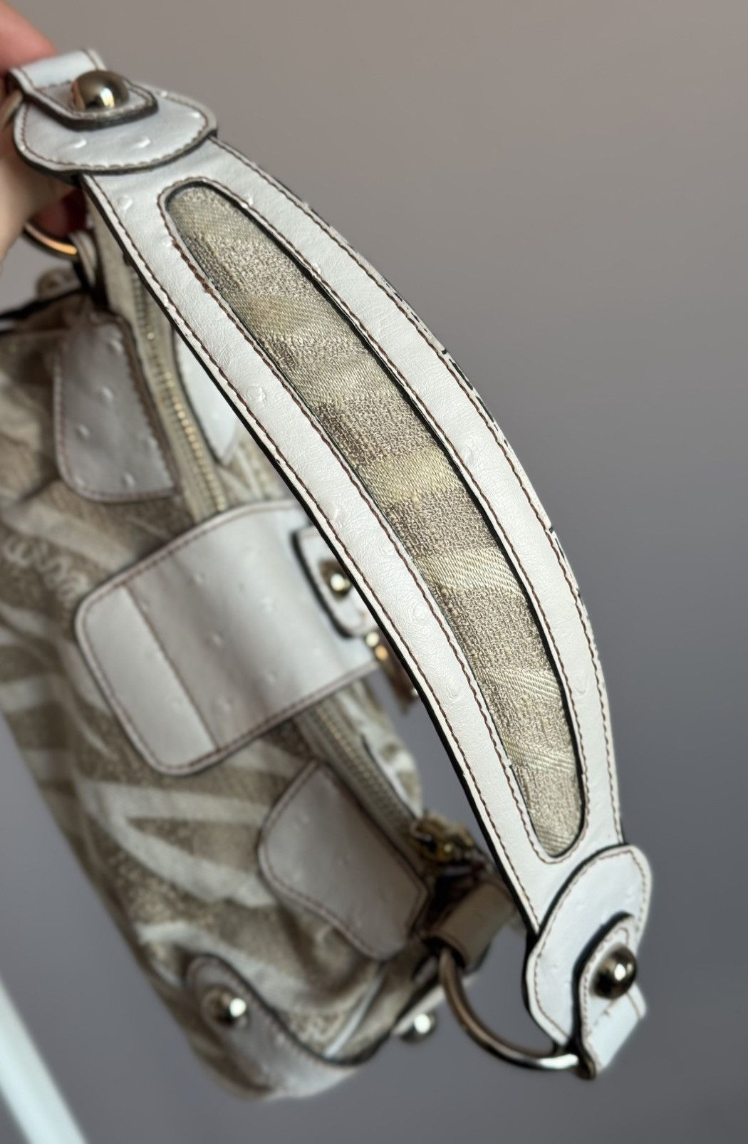 Guess Vintage Guess Y2K Cream Baguette Ostrich Effect Shoulder Bag Size ONE SIZE - 15 Thumbnail