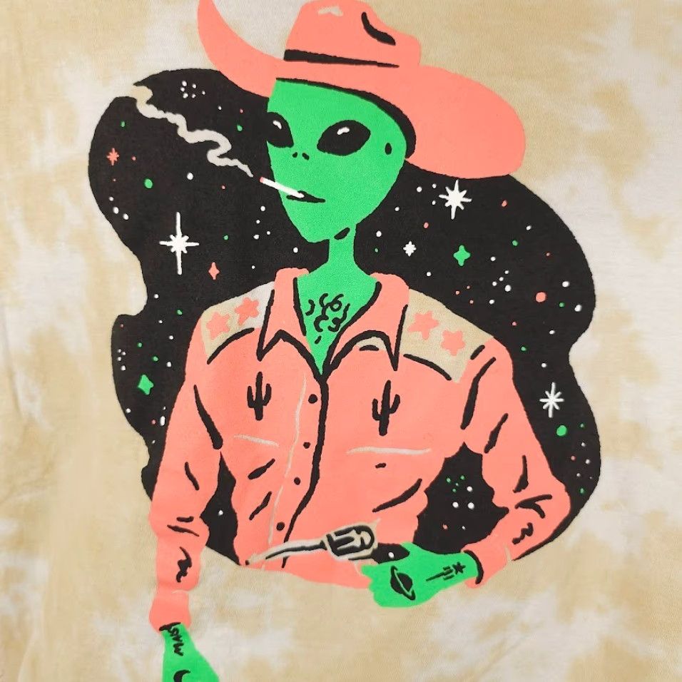 MCM VINTAGE Alien Cowboy T Shirt Mens Size Medium Yellow Tie Dye Sam Larson Mid Century Modern MCM Size US M / EU 48-50 / 2 - 3 Thumbnail
