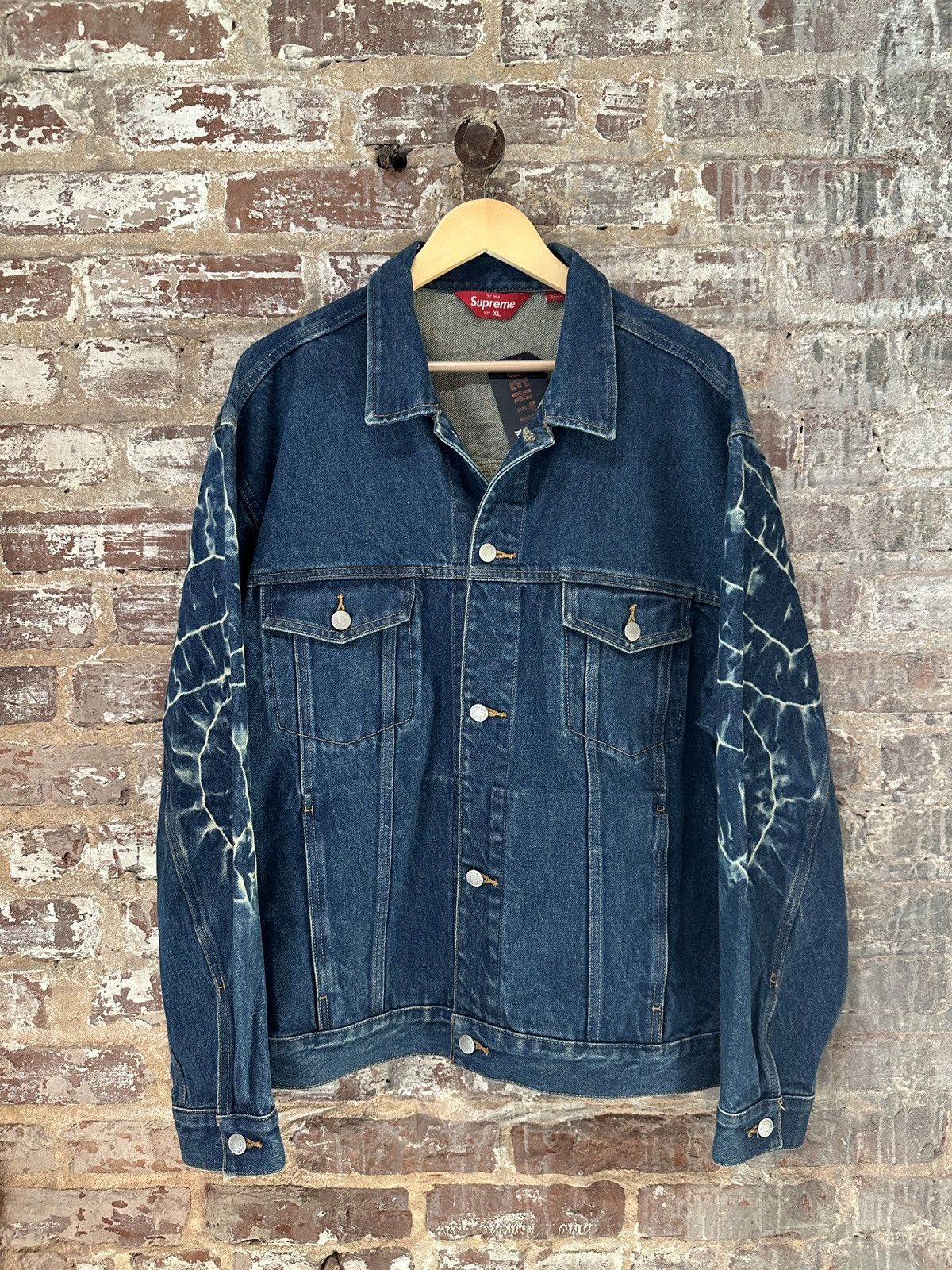 Supreme Supreme Shibori Denim Trucker Jacket Size US XL / EU 56 / 4 - 1 Thumbnail