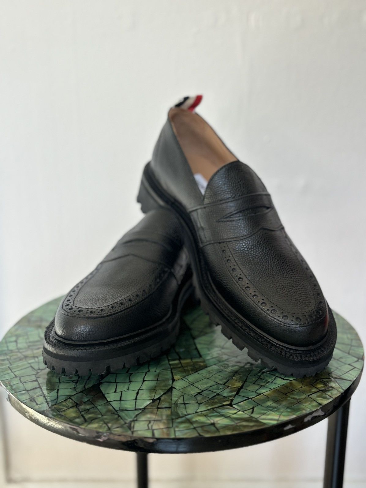 【関税込み】Thom Browne ブラック Commando ペニーローファー Pebble Grain Commando Sole Penny Loafer | Thom Browne