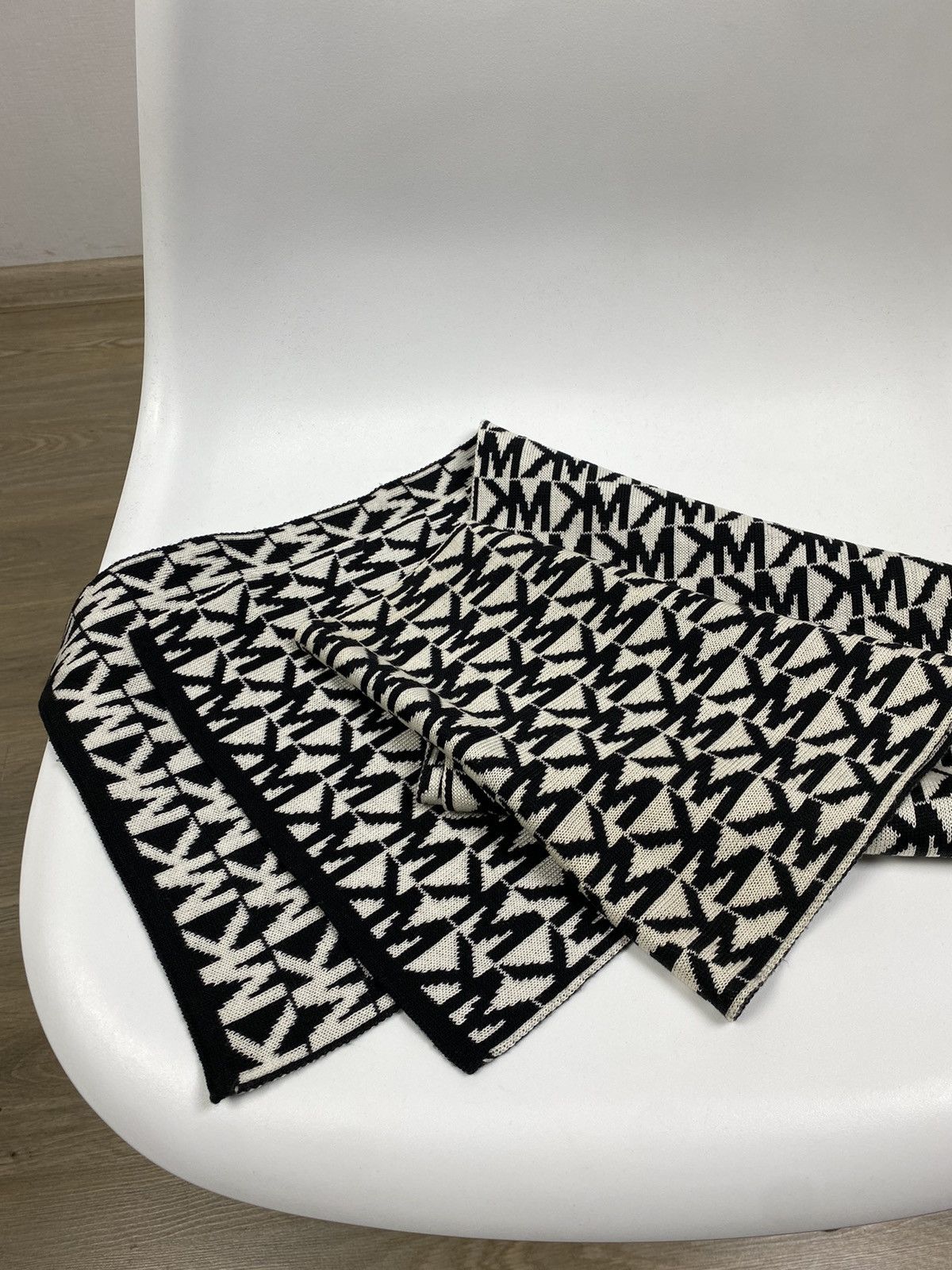 Michael Kors Michael Kors Beanie + Scarf Set Monogram Size ONE SIZE - 7 Thumbnail