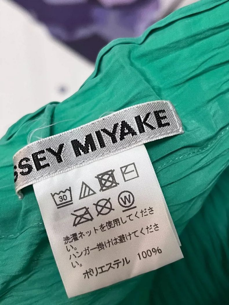 Issey Miyake Issey Miyake size:2 Green main line small fish scale short Size S / US 4 / IT 40 - 8 Thumbnail