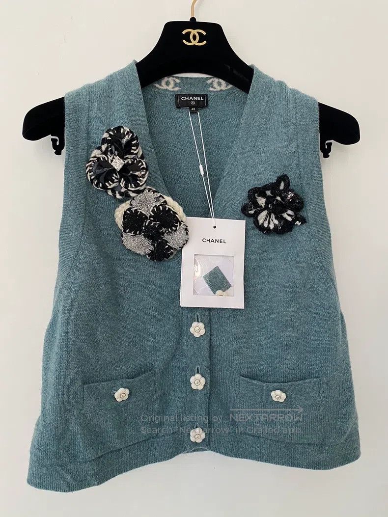 Chanel Chanel Camelia button corse knitted vest Size S / US 4 / IT 40 - 1 Thumbnail