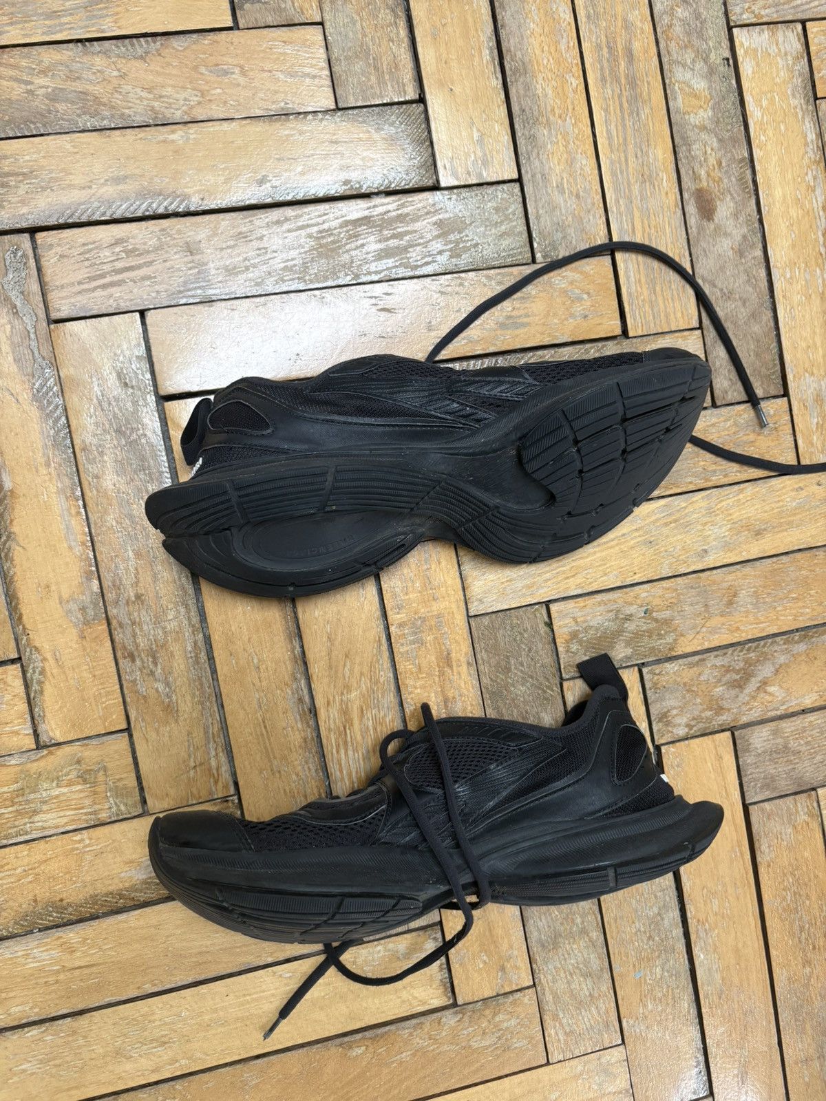 Balenciaga Balenciaga Circuit Black Sneakers Size US 11 / EU 44 - 1 Thumbnail