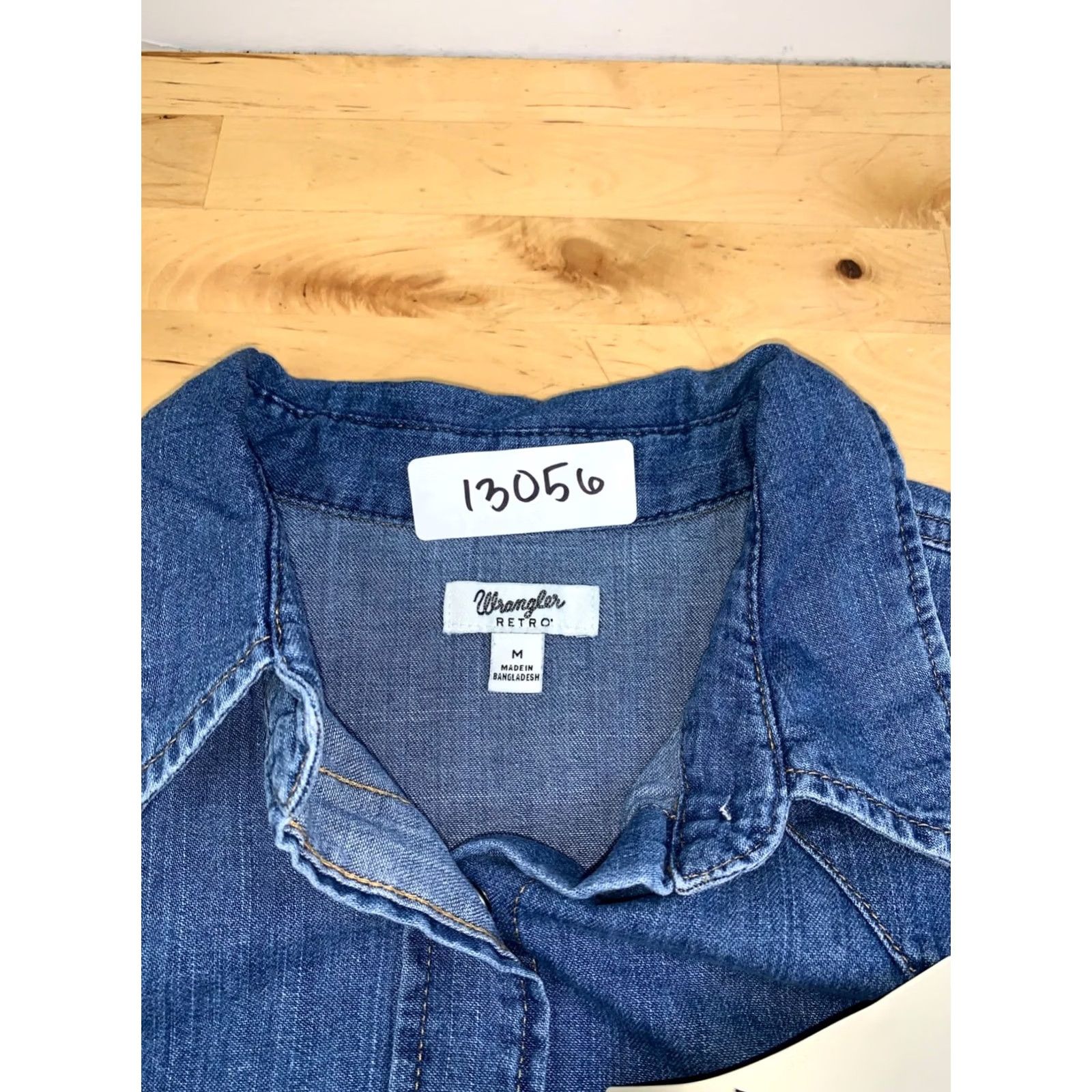 Wrangler NWT Wrangler Western Top Women M Blue Long Sleeve Pearl Snap Cowgirl Button Cotton NWT Retro Pearl Snap Cowboy Top Women M Blue Western 13056 Size M / US 6-8 / IT 42-44 - 2 Thumbnail