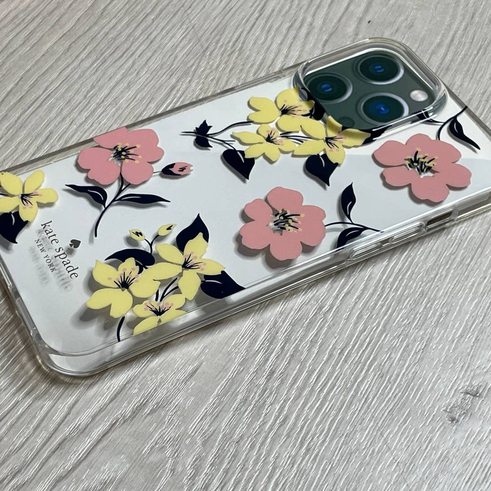 Kate Spade Kate Spade lily blooms stability ring iphone 13 pro case Size ONE SIZE - 6 Thumbnail