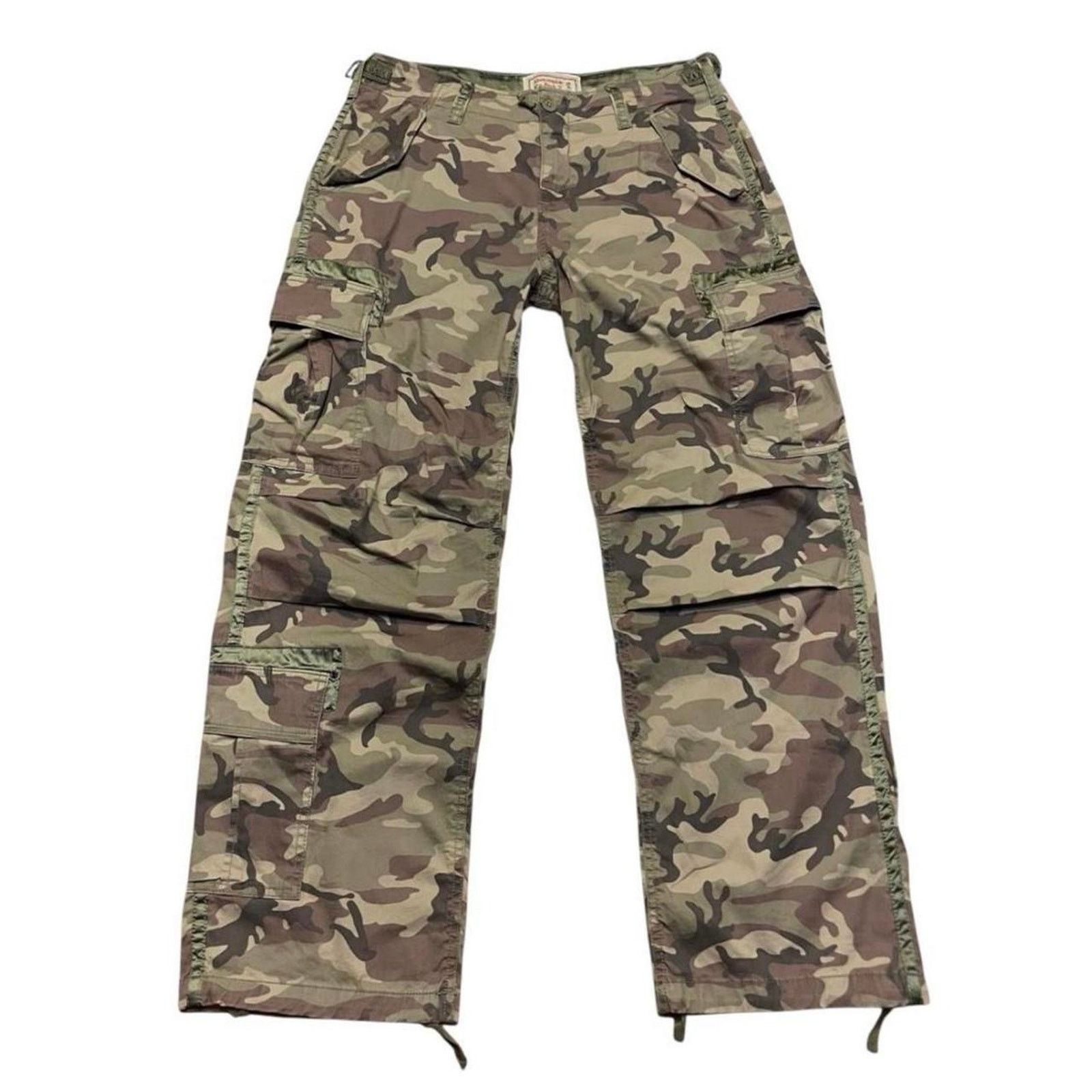 Abercrombie & Fitch VTG Y2K 2000s low-rise Abercrombie & Fitch camo cargo pants Size 27" / US 4 / IT 40 - 1 Thumbnail