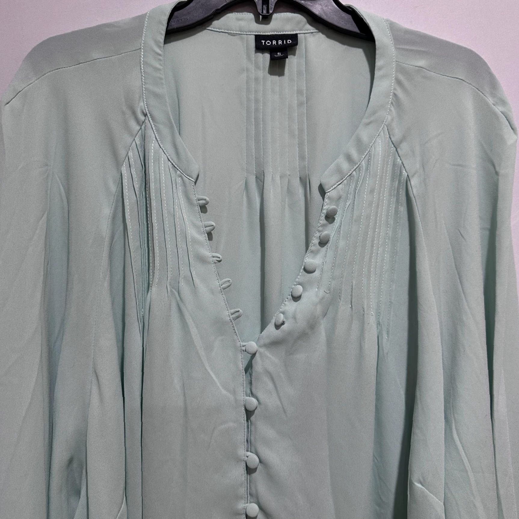 Torrid Torrid Blouse Plus 5X Green Button Front Sheer Tunic Top Balloon Sleeve Womens V-Neck Office Casual Feminine Size XXL / US 16-18 / IT 52-54 - 2 Thumbnail
