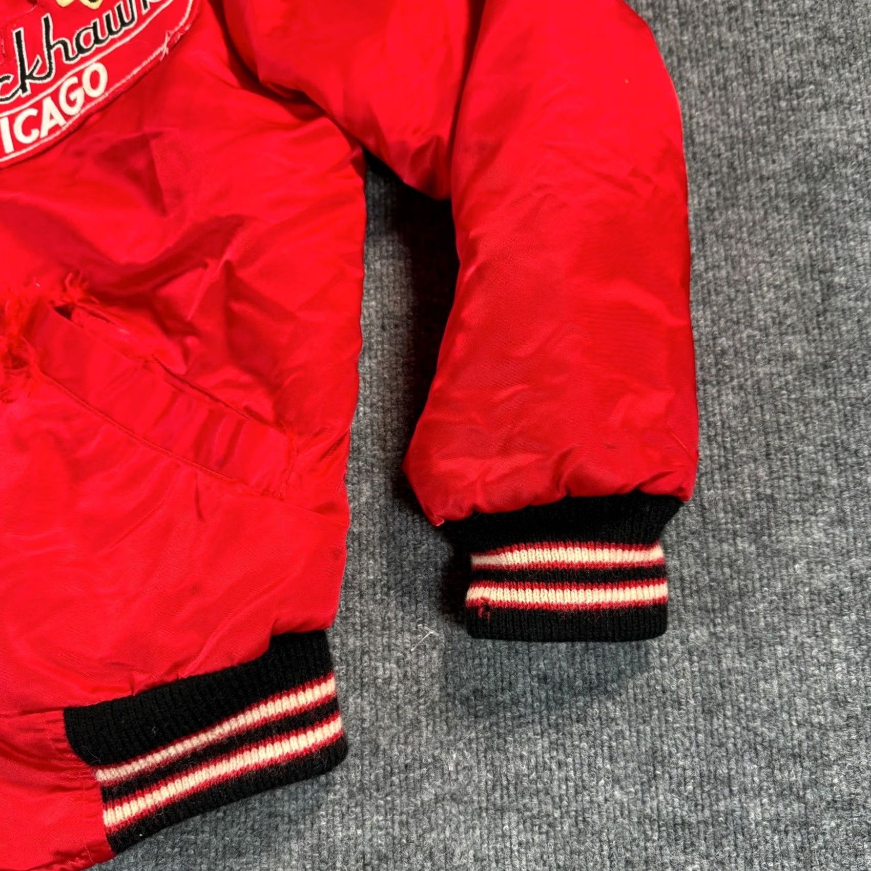 NHL VINTAGE Butwin Chicago Blackhawks Satin Bomber Jacket Men's Large Red NHL Hockey 1950s Size US L / EU 52-54 / 3 - 7 Thumbnail