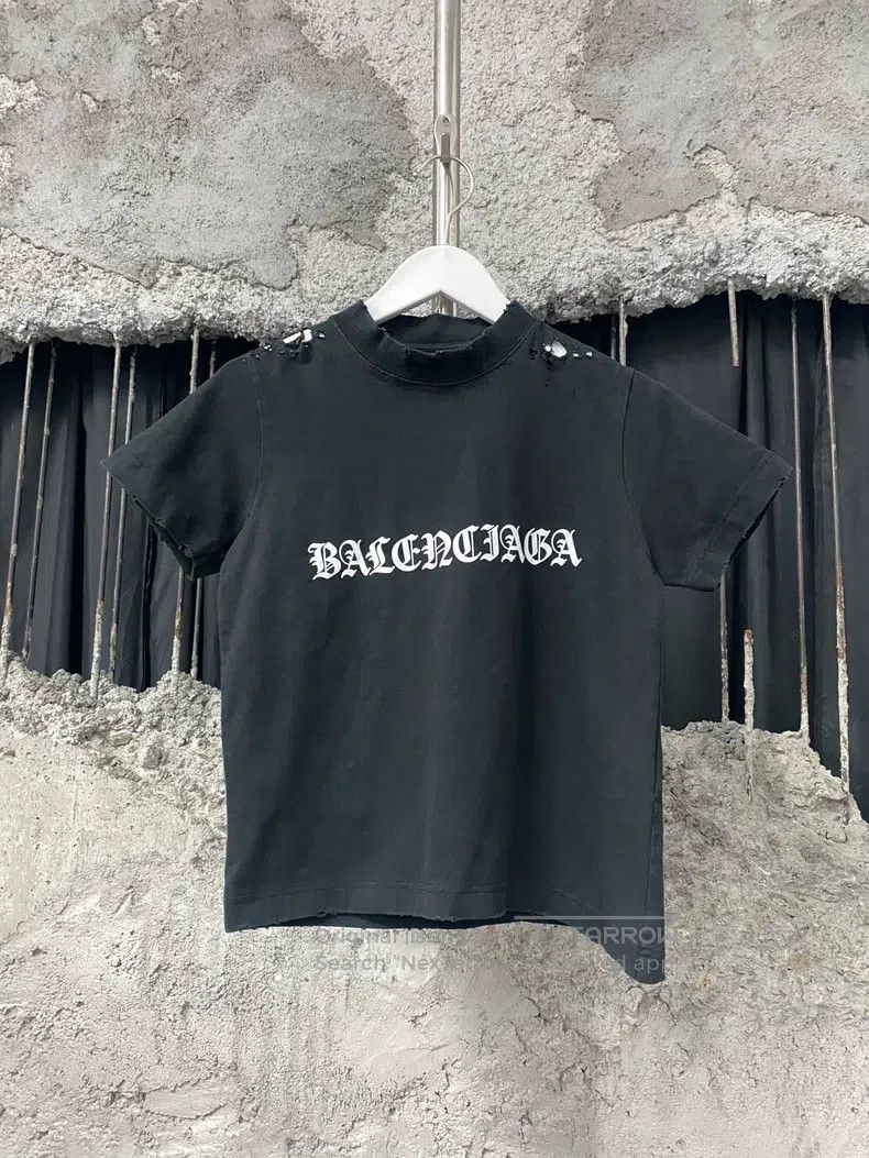 Balenciaga Balenciaga Distressed Vintage Short Sleeve Size US S / EU 44-46 / 1 - 1 Thumbnail