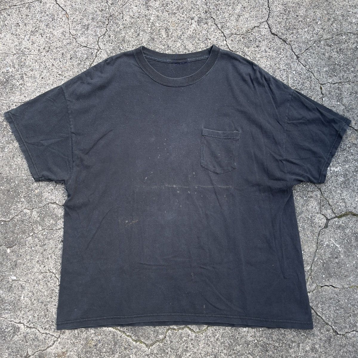 Vintage Vintage 90s Thrashed Black Blank Pocket T Shirt Size US XXL / EU 58 / 5 - 1 Thumbnail