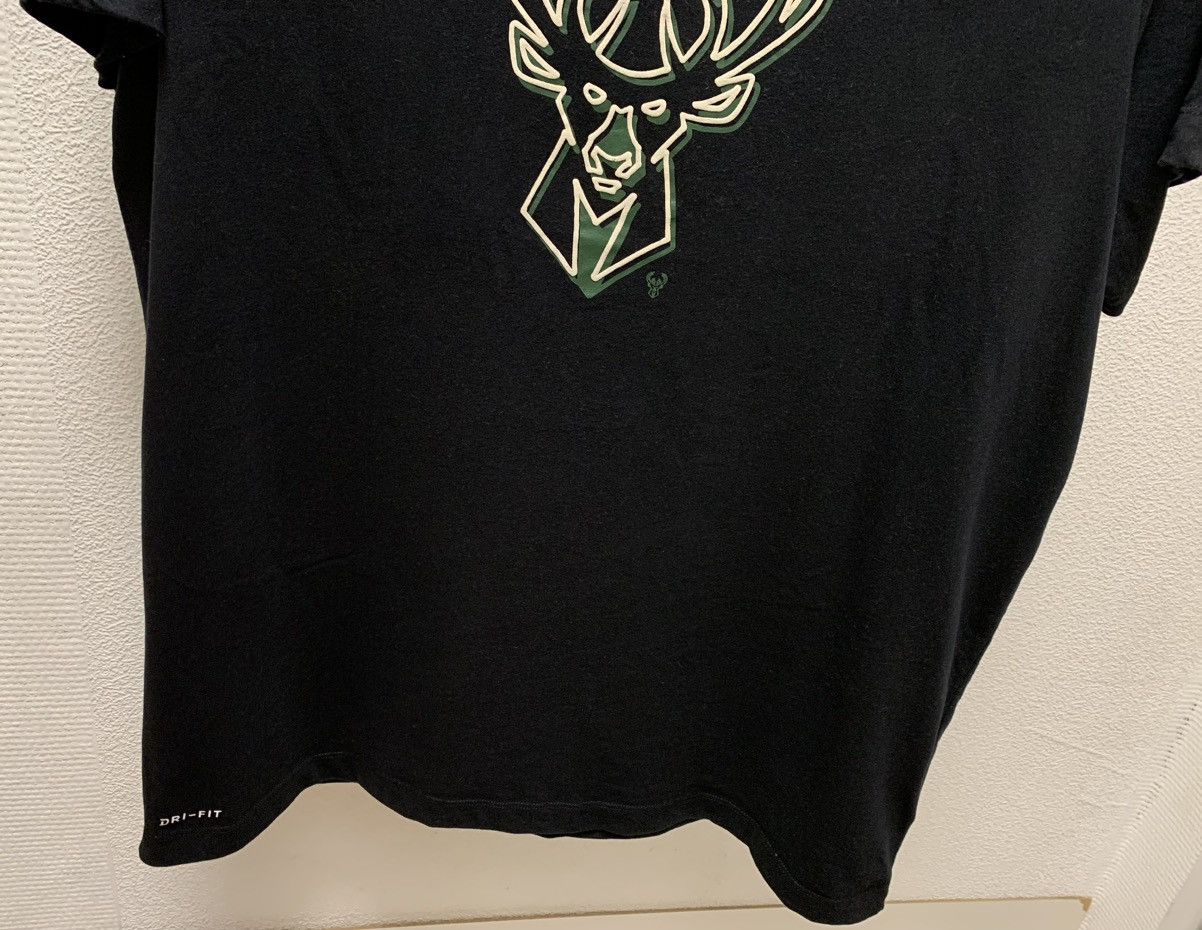 NBA Milwaukee Bucks Nike big logo t-shirt Xl sz Size US XL / EU 56 / 4 - 3 Thumbnail