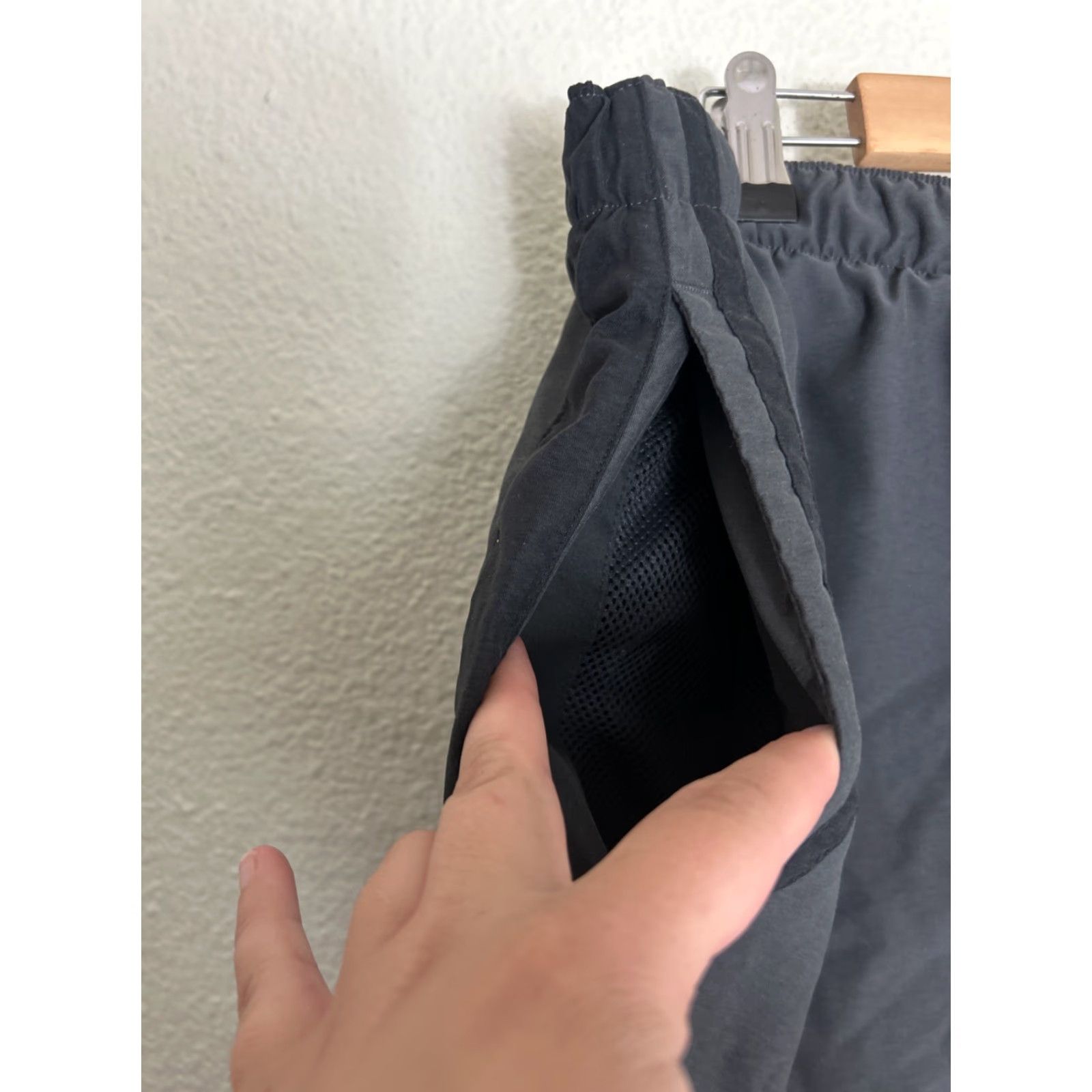 Nike VINTAGE Nike Mens Large Black Drawstring Cargo Lined Swim Trunks Trunks 36x12 Mens Size ONE SIZE - 6 Thumbnail