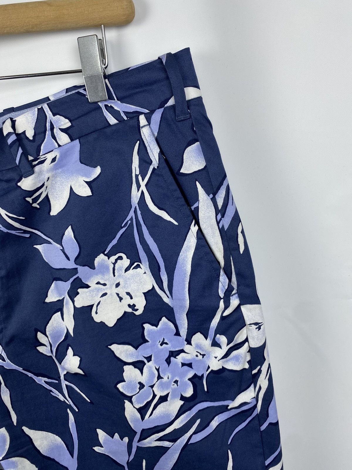 Polo Ralph Lauren Polo Ralph Lauren Chino Shorts Floral Printed Size 38 Size US 38 / EU 54 - 4 Thumbnail
