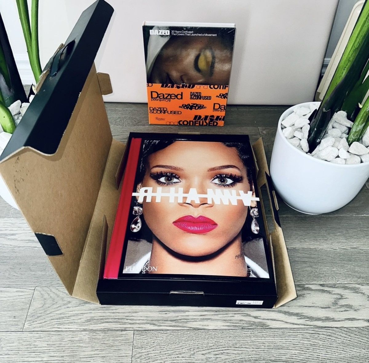 Rizzoli RIHANNA Life Photo Book Size ONE SIZE - 6 Thumbnail