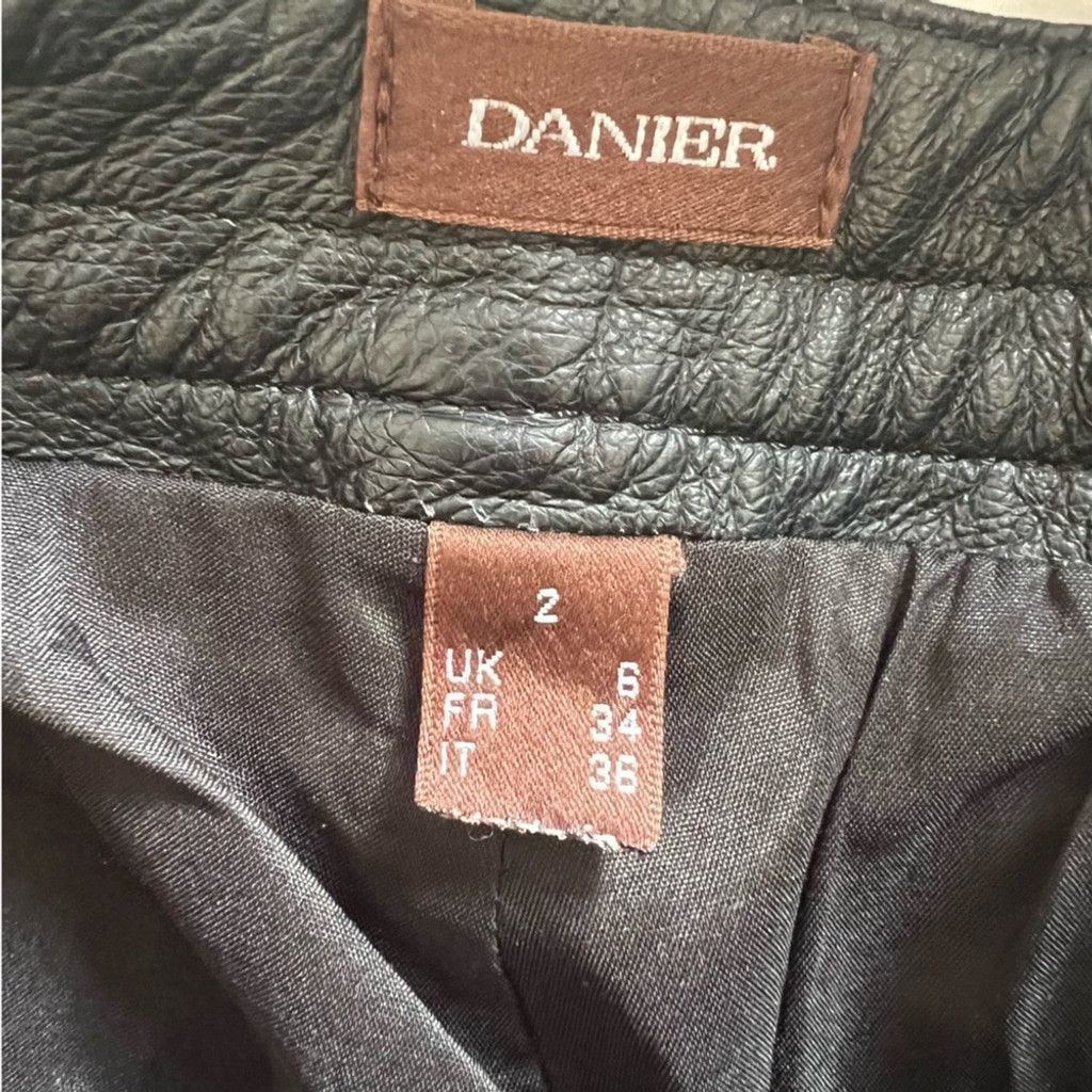 Danier Danier Leather pants genuine size 2, 28 inch straight leg Size 28" / US 6 / IT 42 - 10 Thumbnail