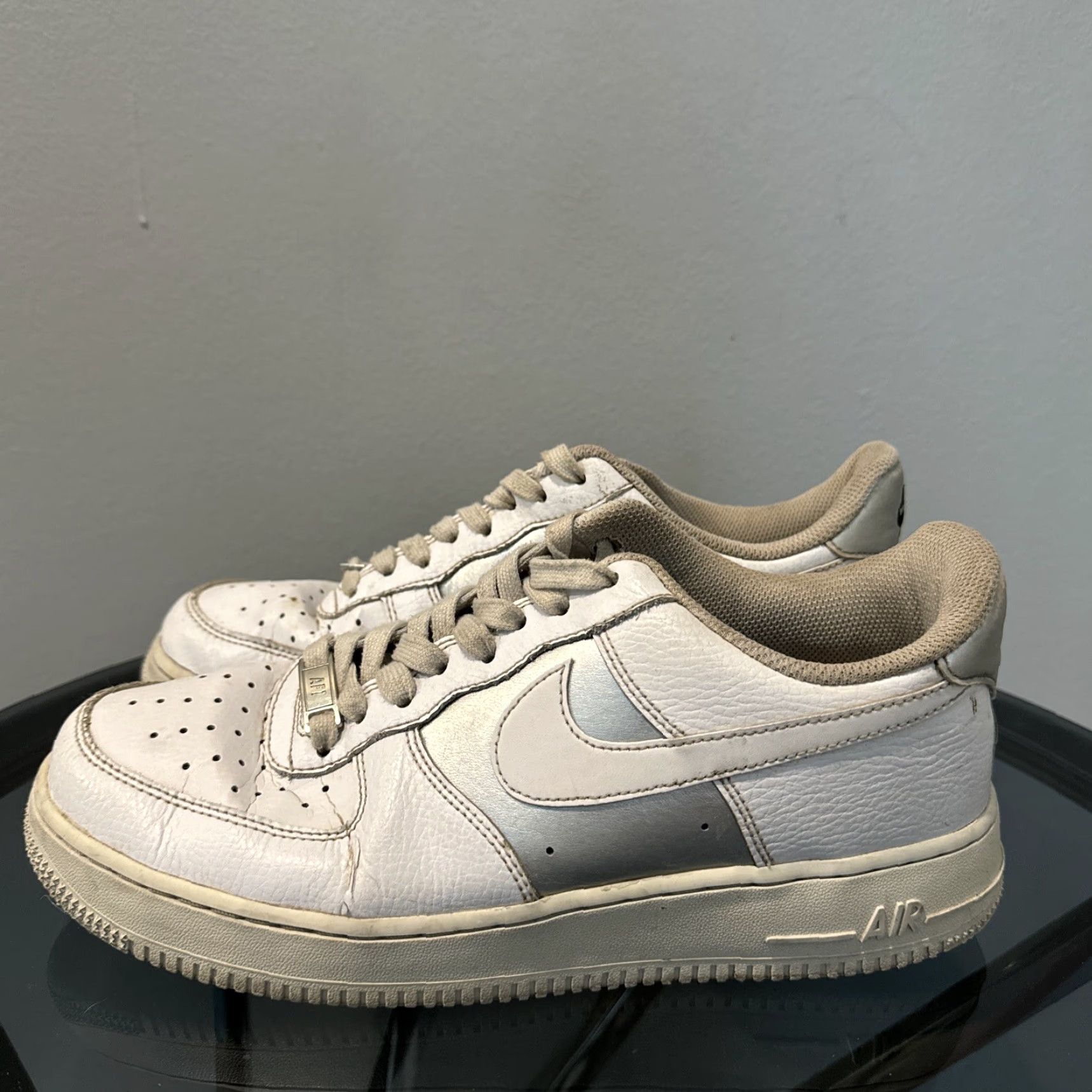 Nike Nike Air Force 1 Women's Sneaker DD8959-104 White Size 10 Silver Metallic White 07 '07 DD8959-104 Size US 10 / IT 40 - 6 Thumbnail