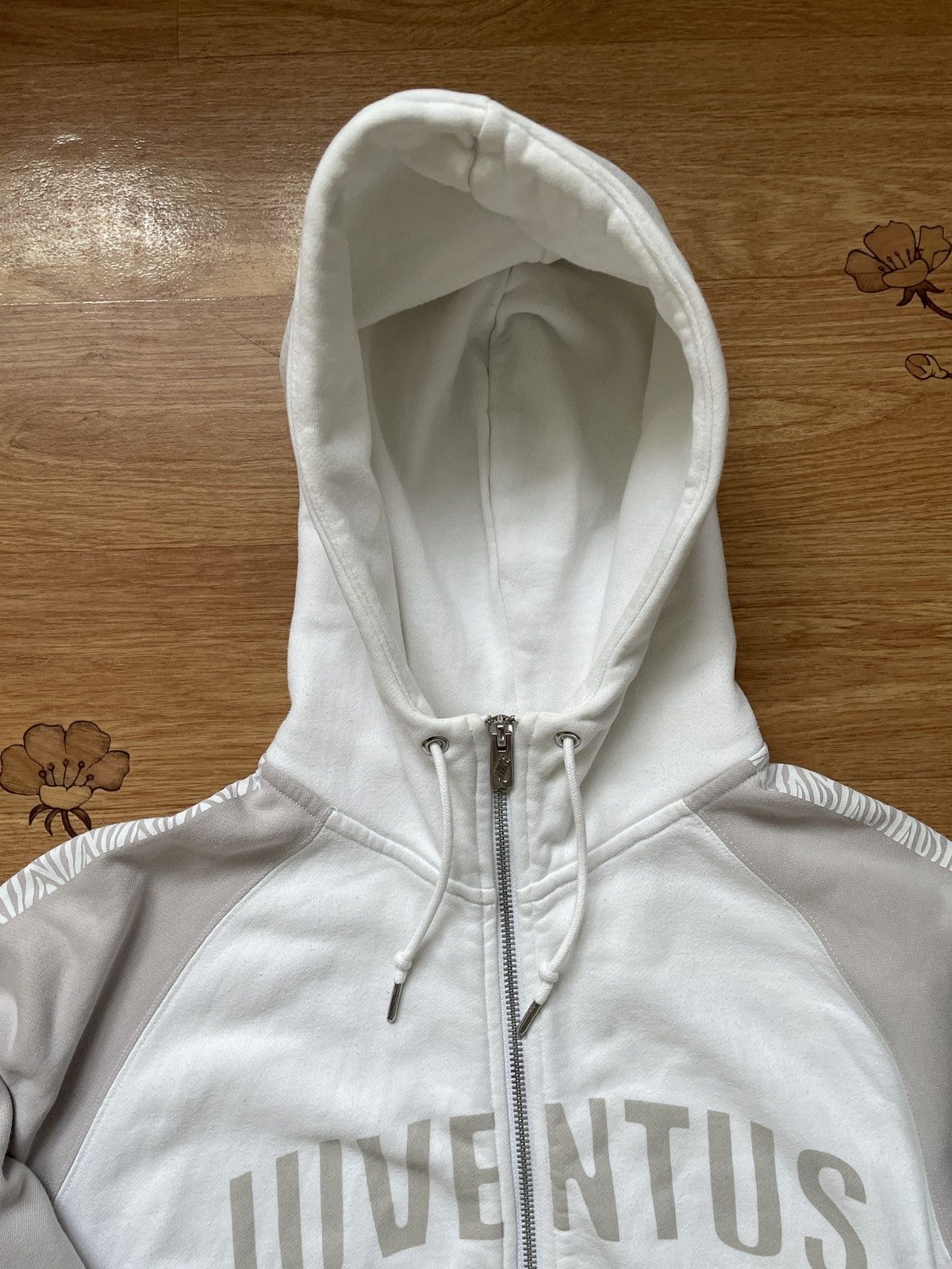 Nike × Vintage Vintage Nike Juventus White Zip Hoodie Size US M / EU 48-50 / 2 - 5 Thumbnail