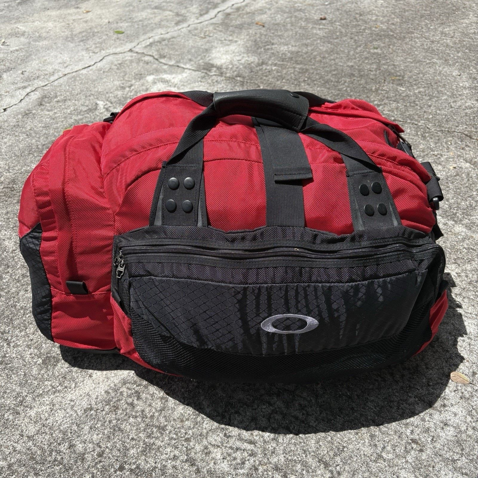 Oakley × Vintage Vintage Oakley Icon Duffle Bag Red Black Hot Tub Software Size ONE SIZE - 1 Thumbnail