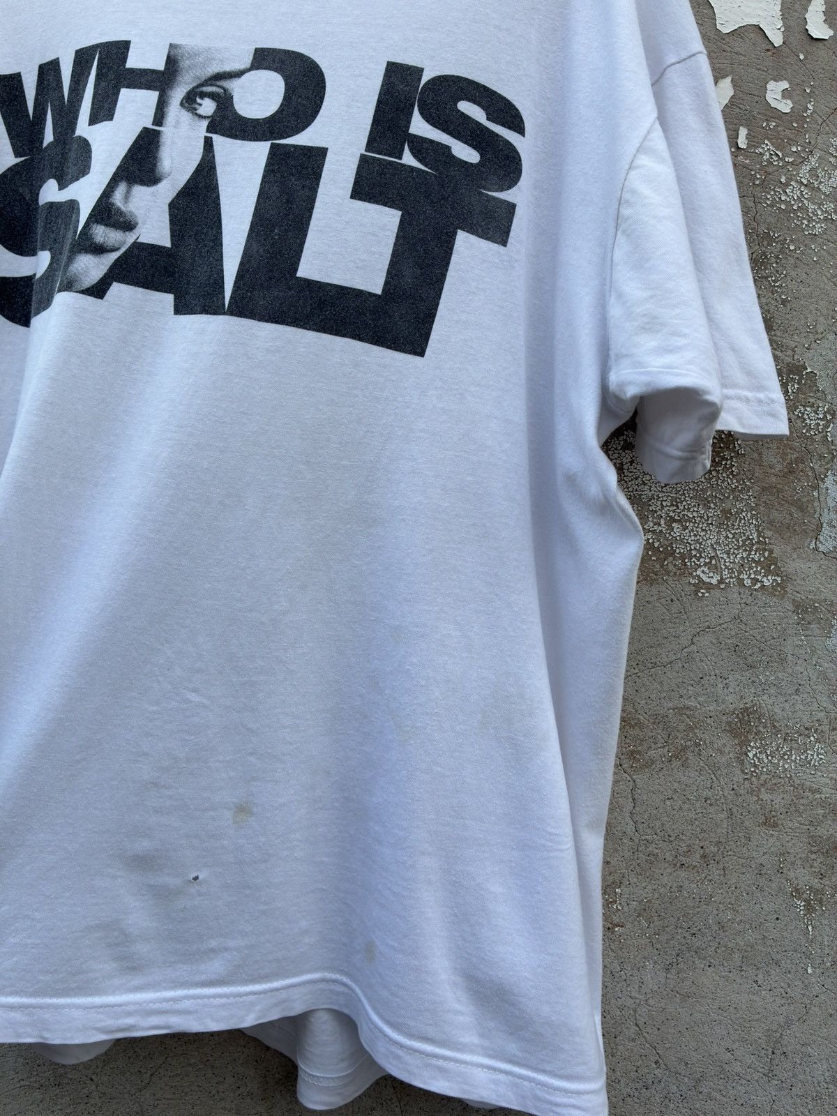 Vintage Vintage 2010 Salt Angelina Jolie Movie Promo Tee Size US L / EU 52-54 / 3 - 2 Thumbnail