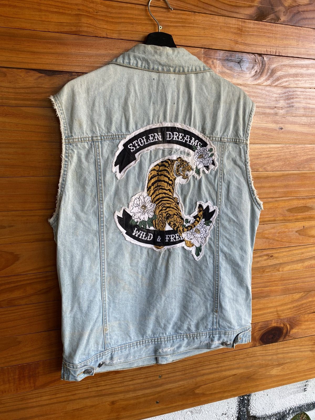 Bershka Bershka Denim Vest Light Wash Sleeveless Jacket Tiger Patch Size US L / EU 52-54 / 3 - 12 Thumbnail