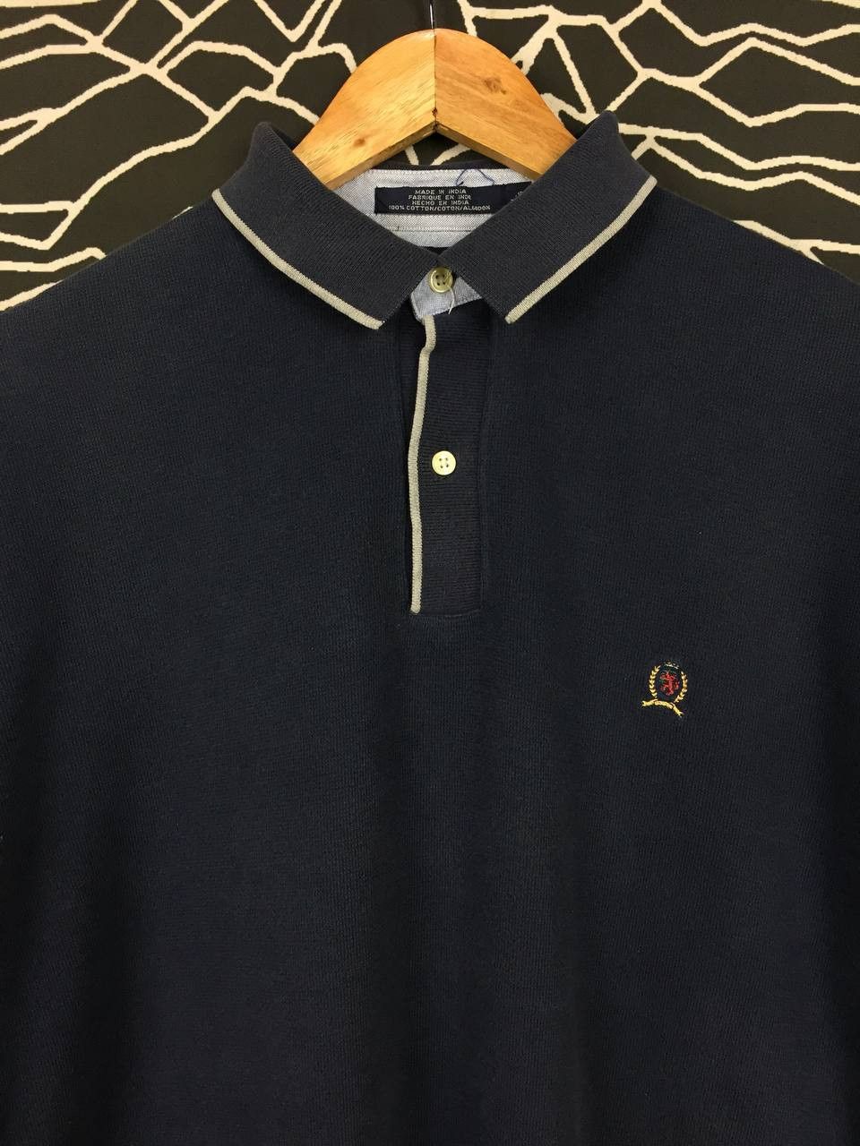 Tommy Hilfiger × Vintage Tommy Hilfiger Crest Logo Casual Polo Tee Size US L / EU 52-54 / 3 - 3 Thumbnail