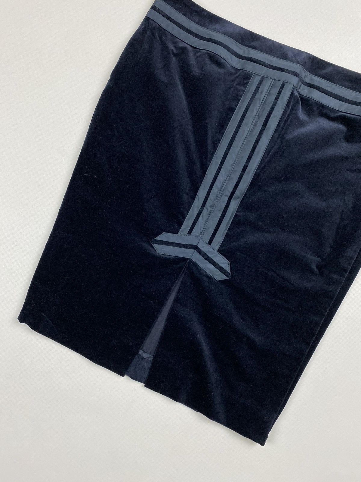 Gucci Gucci By Tom Ford Vintage 2005 Ladies Velour Pencil Skirt Size 32" / US 10 / IT 46 - 18 Thumbnail
