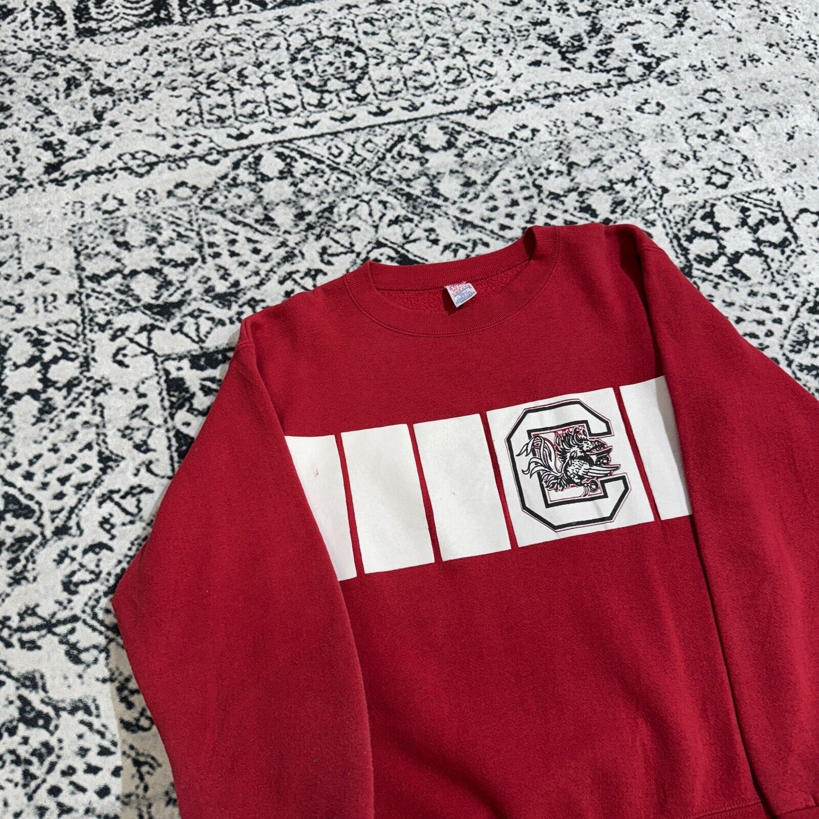 Vintage Vintage Unisex Red White Cotton Crewneck Size L Made in USA Size US L / EU 52-54 / 3 - 6 Thumbnail
