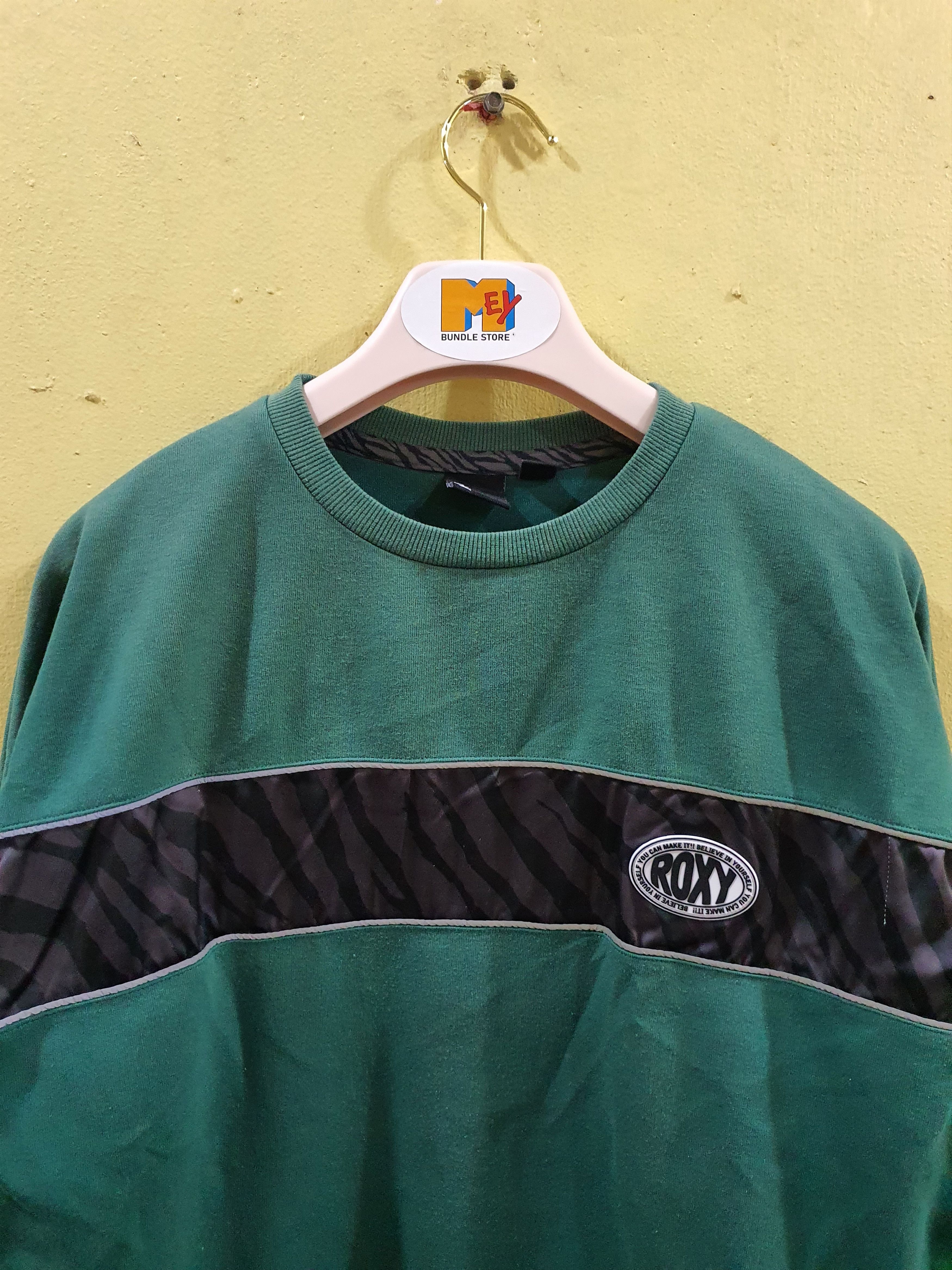 Quiksilver Roxy sweatshirt with a black and grey striped chest band Size L / US 10 / IT 46 - 3 Thumbnail