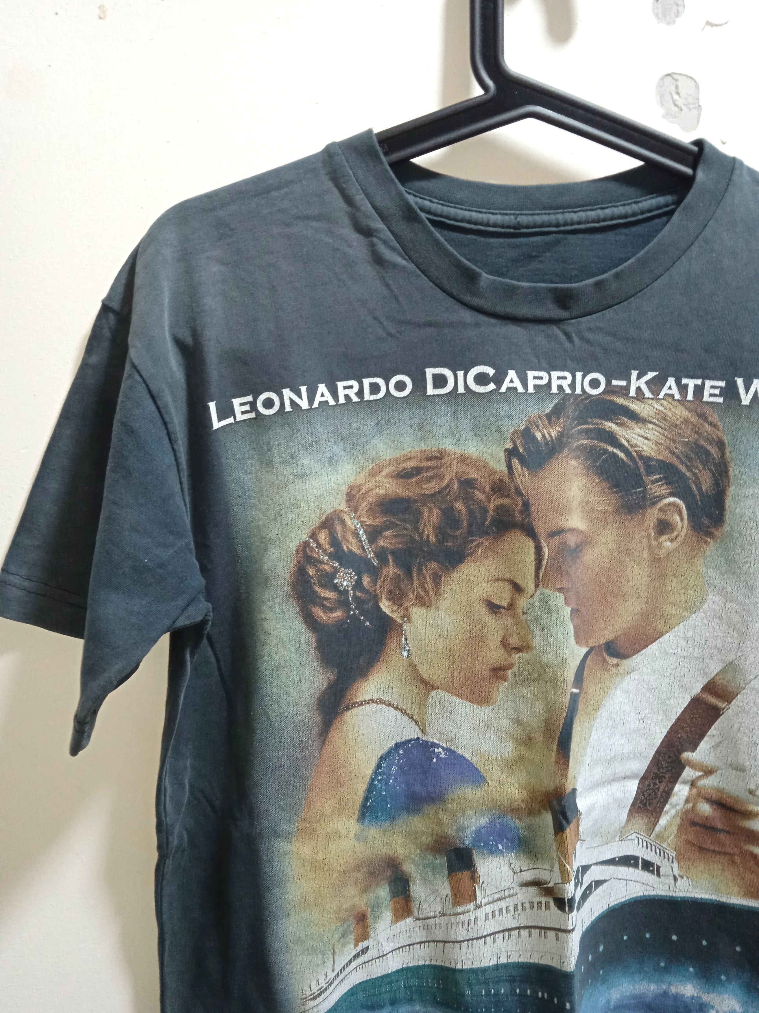 Vintage Vintage 90s Titanic Leonardo DiCaprio Bootleg T Shirt Size US M / EU 48-50 / 2 - 4 Thumbnail