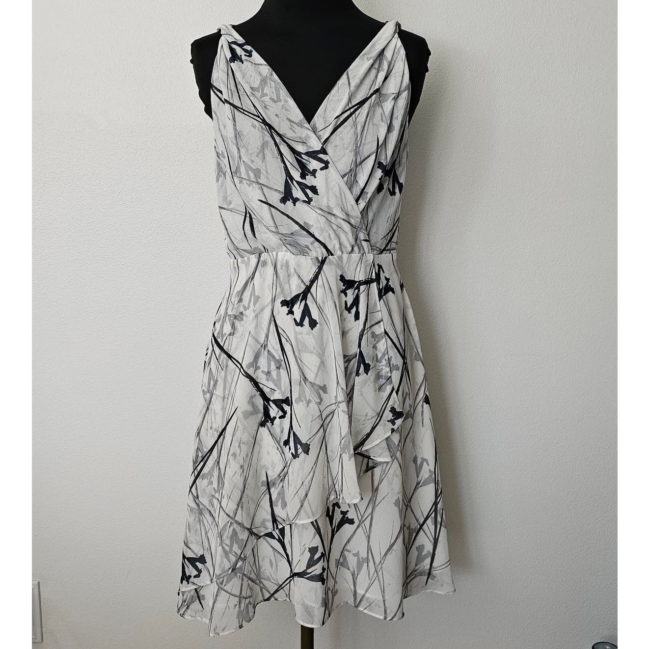 Reiss REISS Elsie Fit-and-Flare Printed Faux Wrap Chiffon Dress 6 Size M / US 6-8 / IT 42-44 - 2 Thumbnail