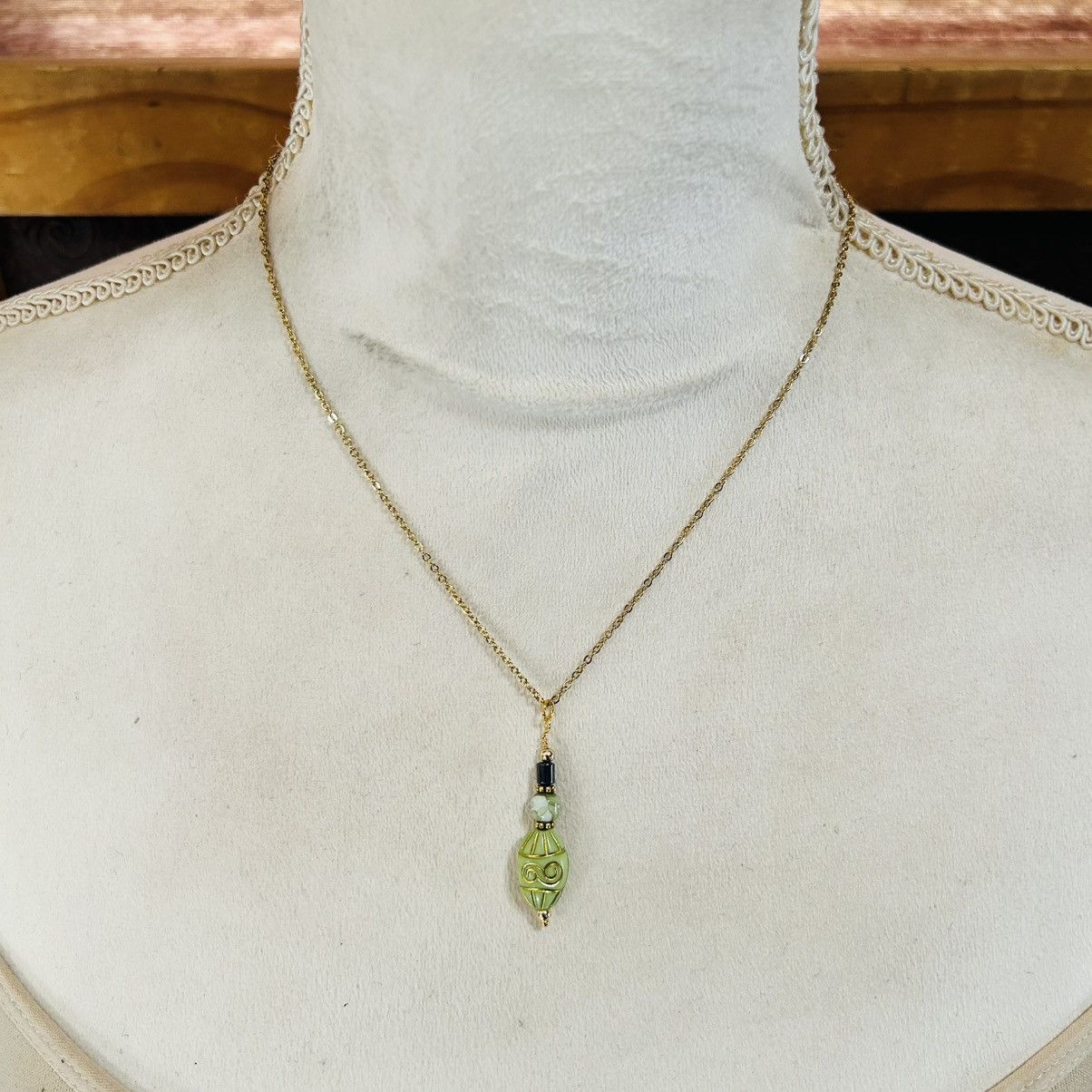 Handmade Handcrafted elegant glass beaded pendant on chain necklace Size ONE SIZE - 3 Thumbnail