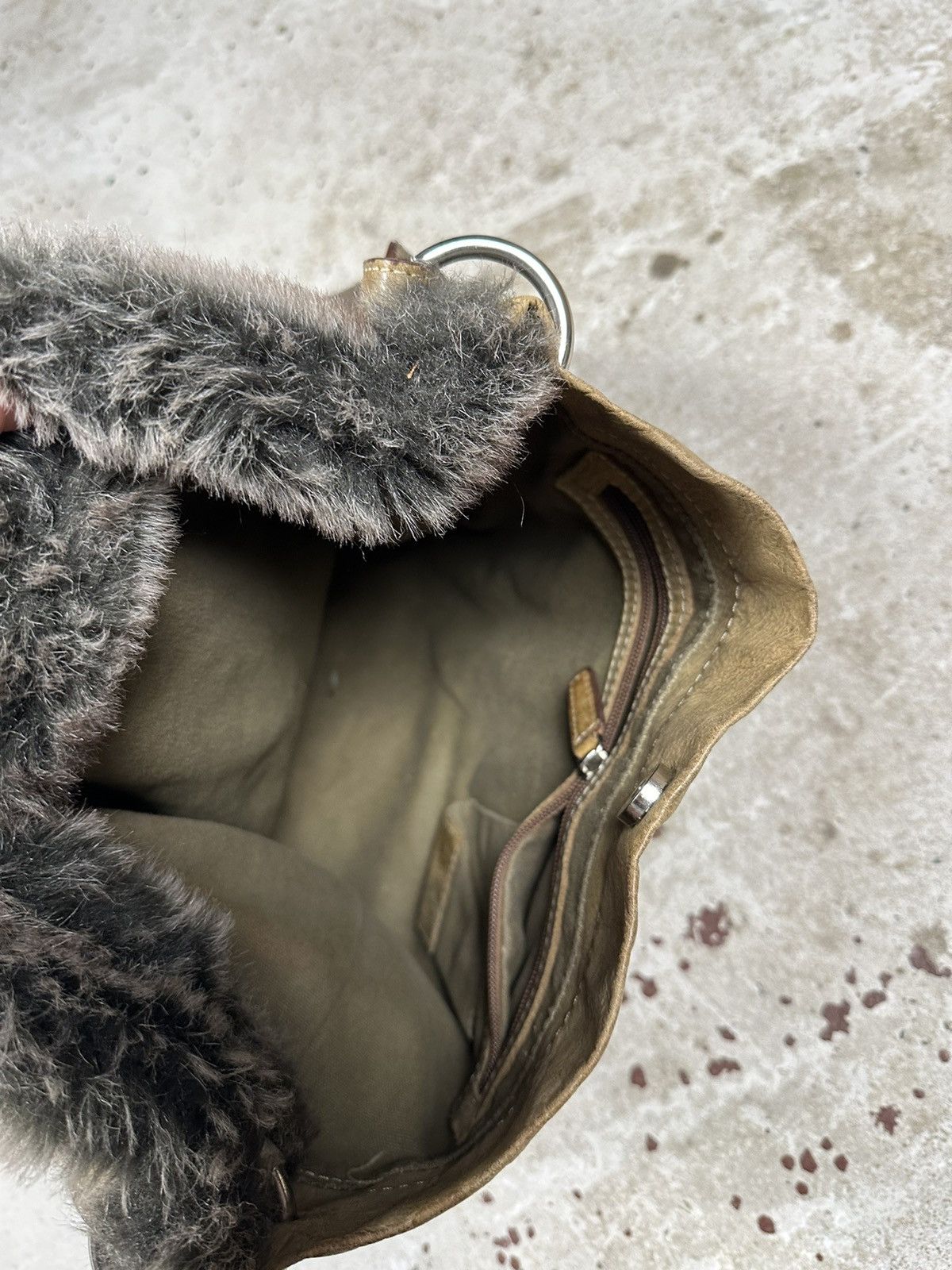 Japanese Brand Vintage Y2K Faux Fur Avant Garde Japanese Shoulder Bag Size ONE SIZE - 14 Thumbnail