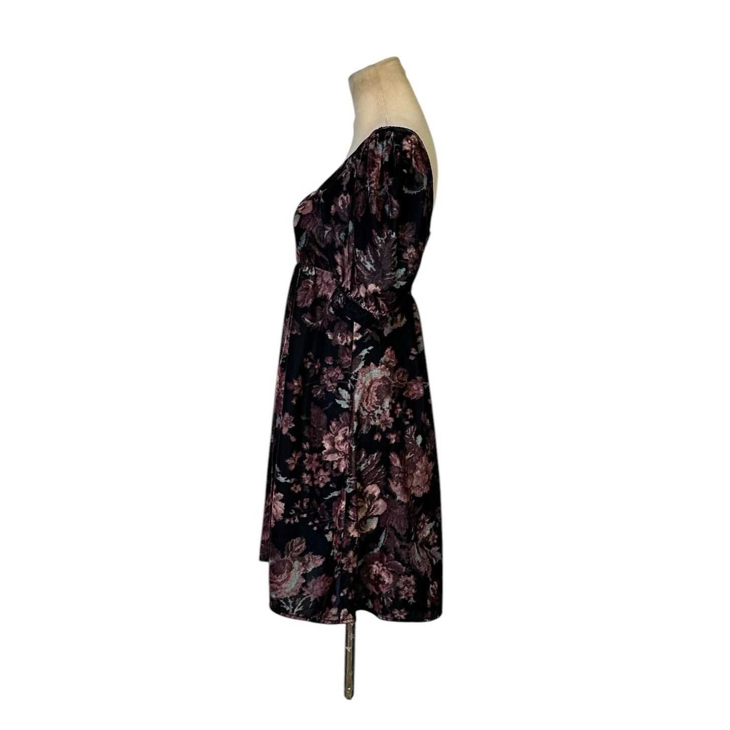 Urban Outfitters Urban Outfitters Velvet Babydoll Mini Dress size XS Size XS / US 0-2 / IT 36-38 - 9 Thumbnail