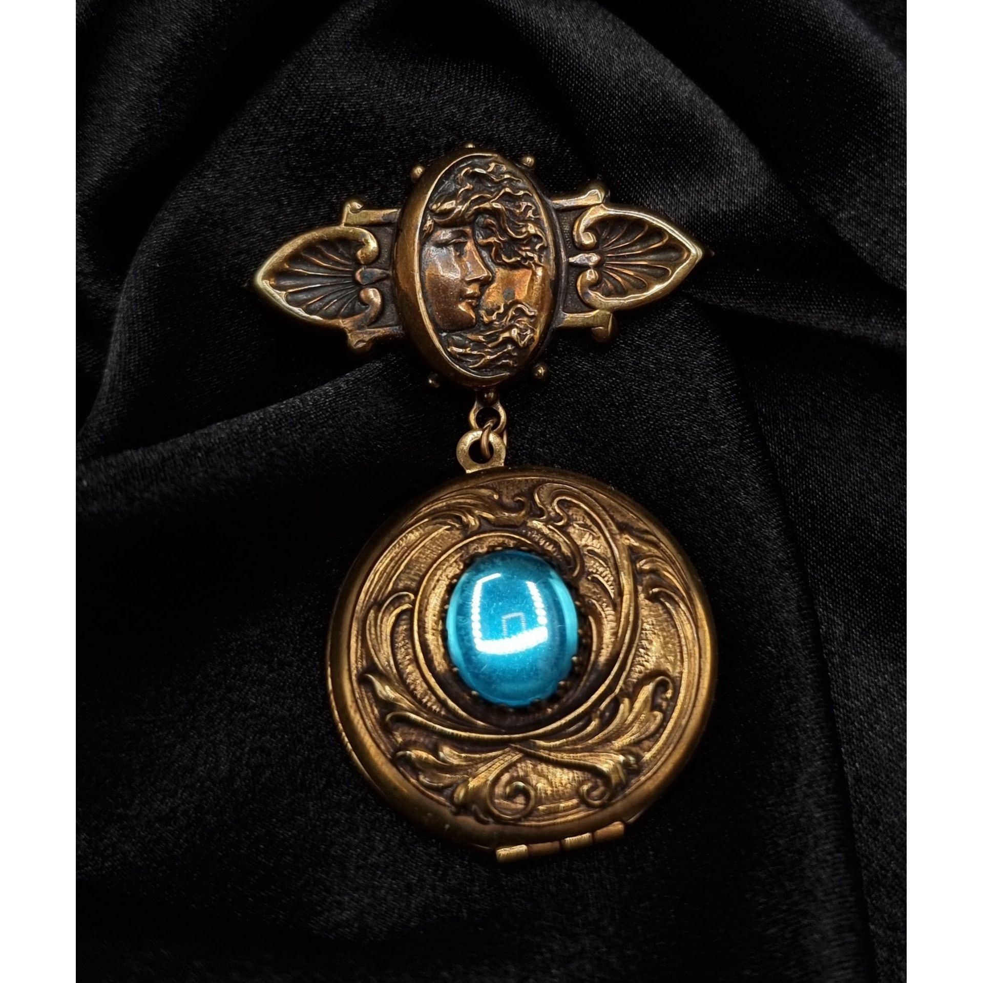 Vintage Vintage Early 2000's Gold-Tone Locket Brooch With Blue Stone Size ONE SIZE - 4 Thumbnail