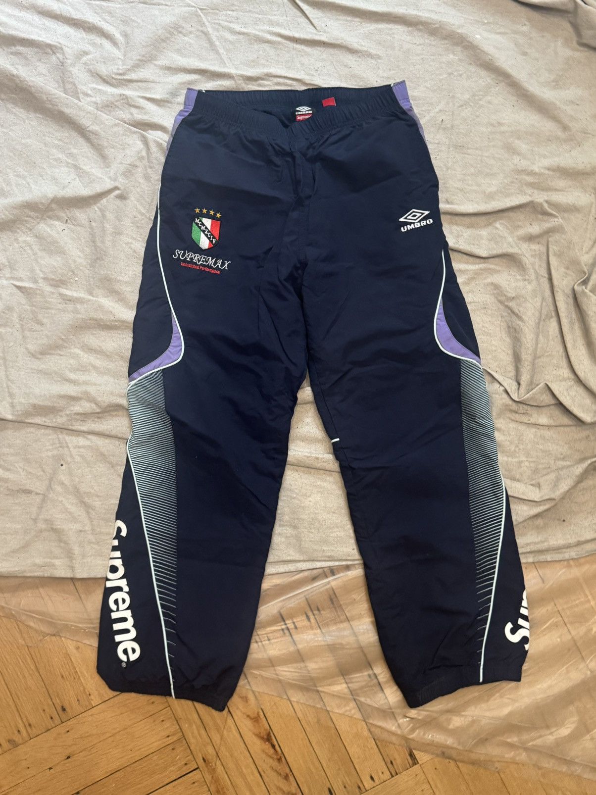 パンツ Supreme / Umbro Track Pant \"Navy\" Buy Supreme x Umbro Track Pant 'Navy' - SS22P58 NAVY | GOAT