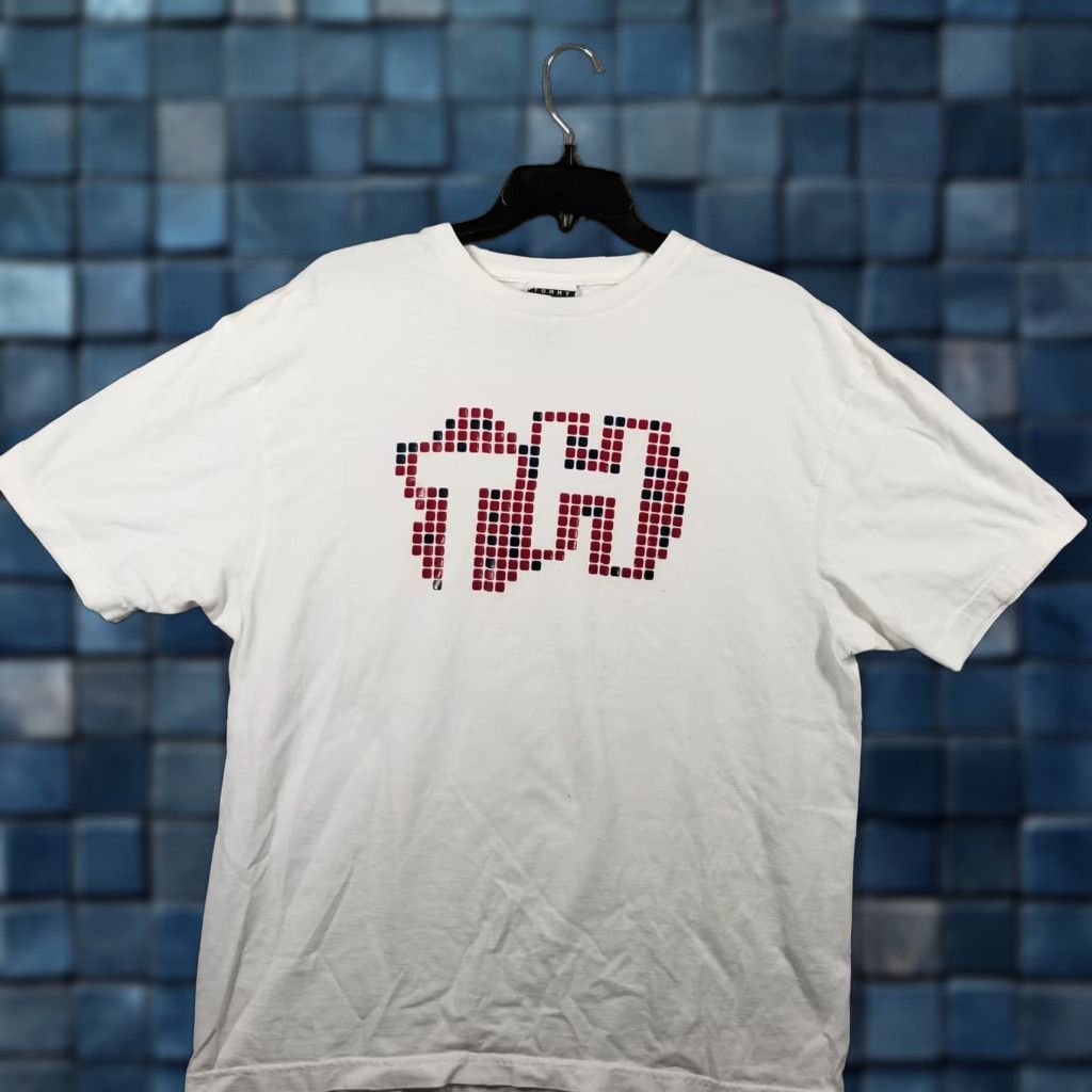 Tommy Hilfiger TOMMY VINTAGE Jeans Shirt Graphic Tee Mens Medium White Pixel Logo Short Sleeve Crewneck Size US M / EU 48-50 / 2 - 1 Thumbnail