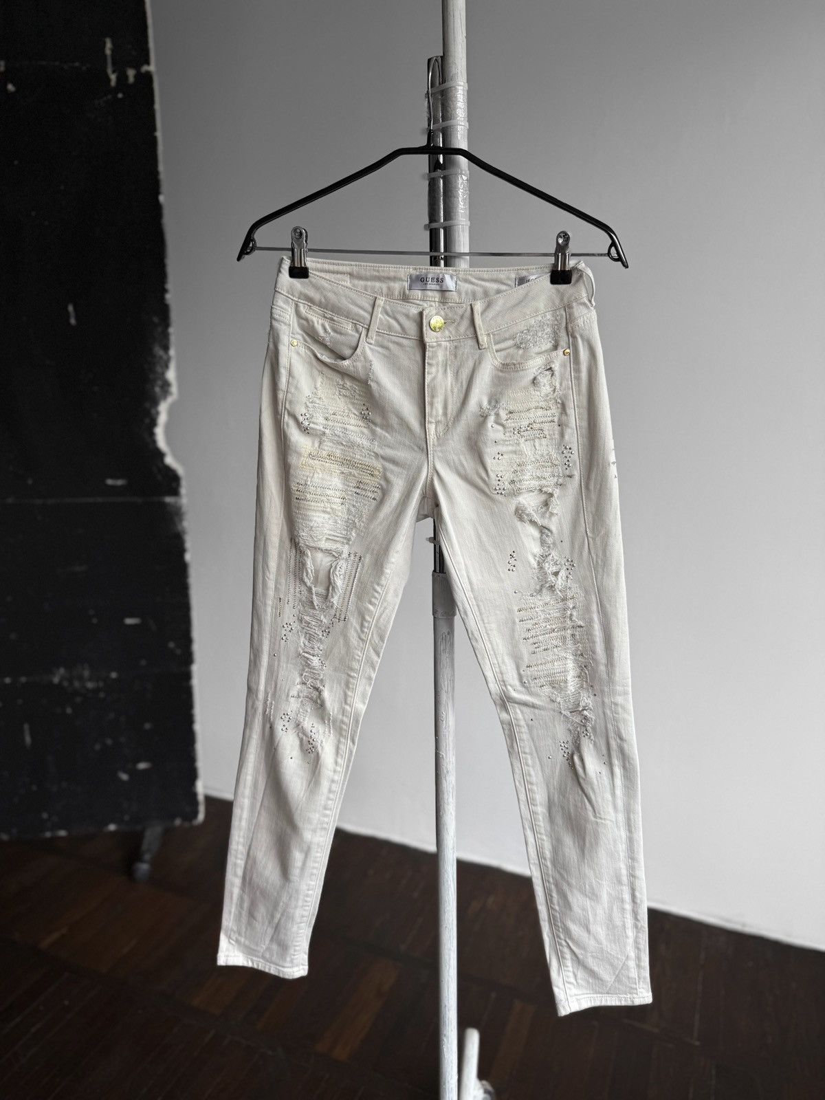 Guess Guess Womens White Distressed Skinny Jegging Mid Rise Jeans Size 27" / US 4 / IT 40 - 1 Thumbnail
