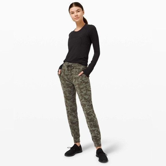 Lululemon Lululemon Ready to Rulu Jogger 29" Heritage Camo Dark Olive Size 27" / US 4 / IT 40 - 1 Thumbnail